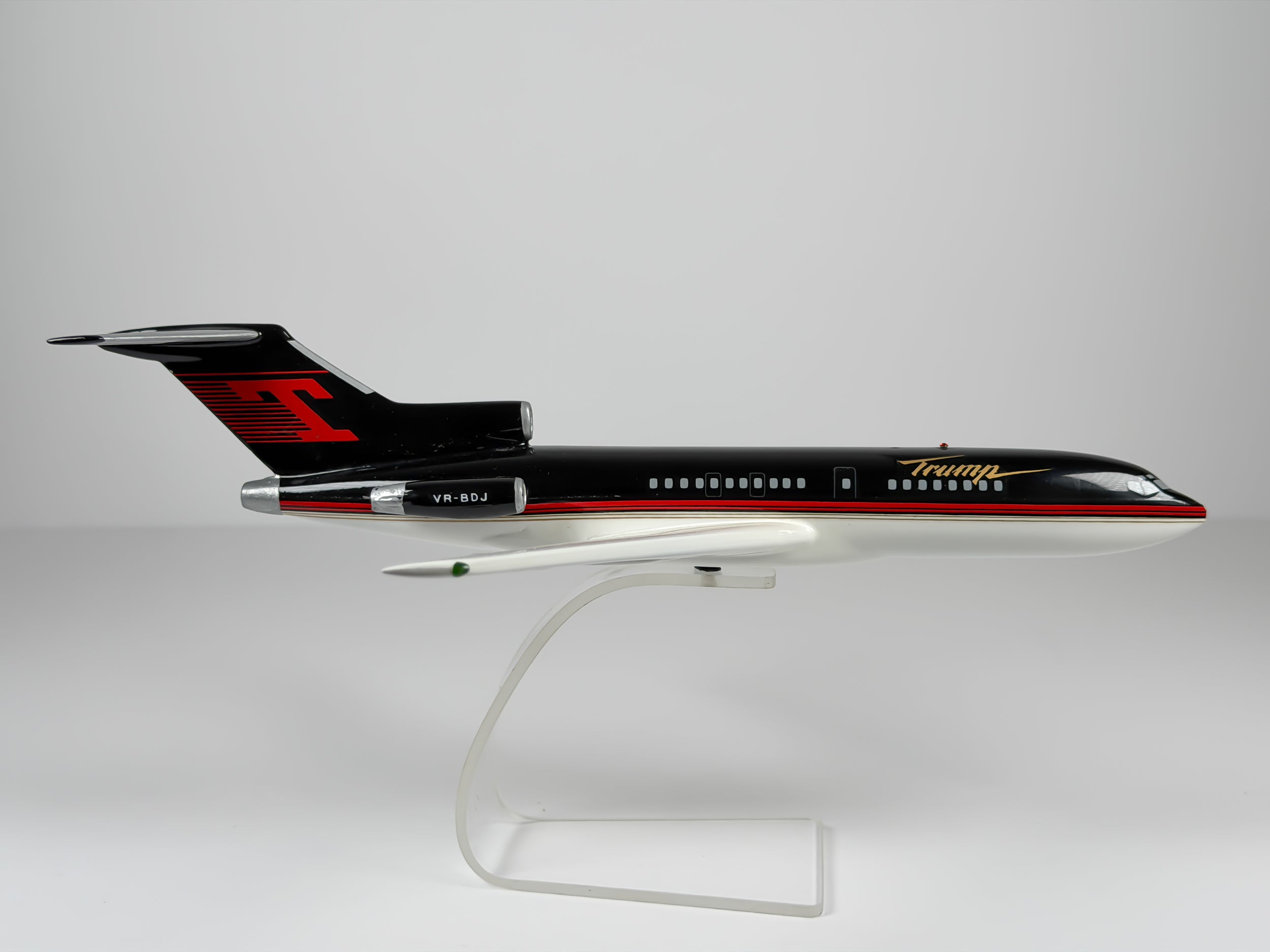 1:150 Trump Shuttle Boeing 727-100 (VR-BDJ) - Black/Red | Wesco Models
