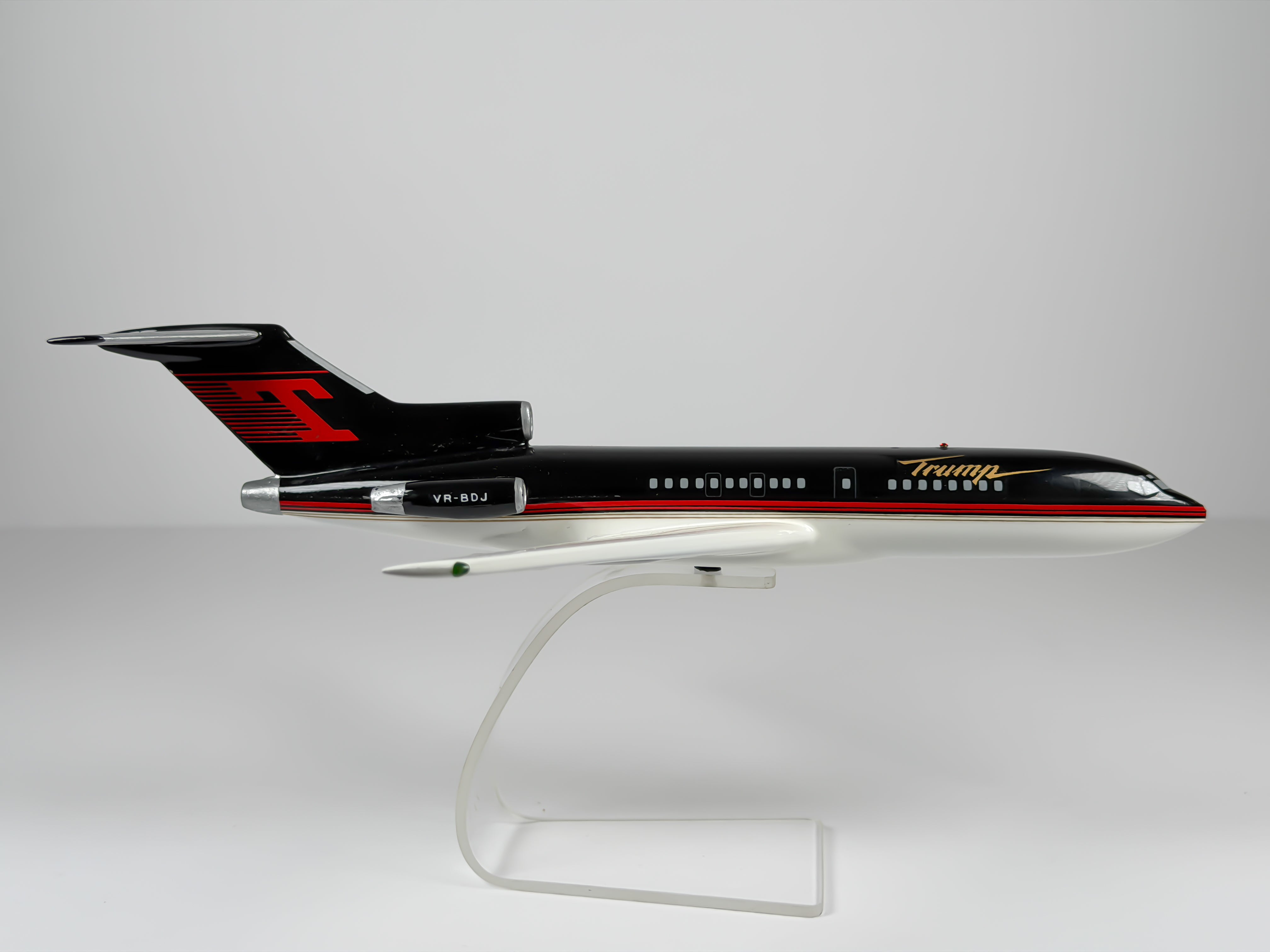1:150 Trump Shuttle Boeing 727-100 (VR-BDJ) - Black/Red | Wesco Models