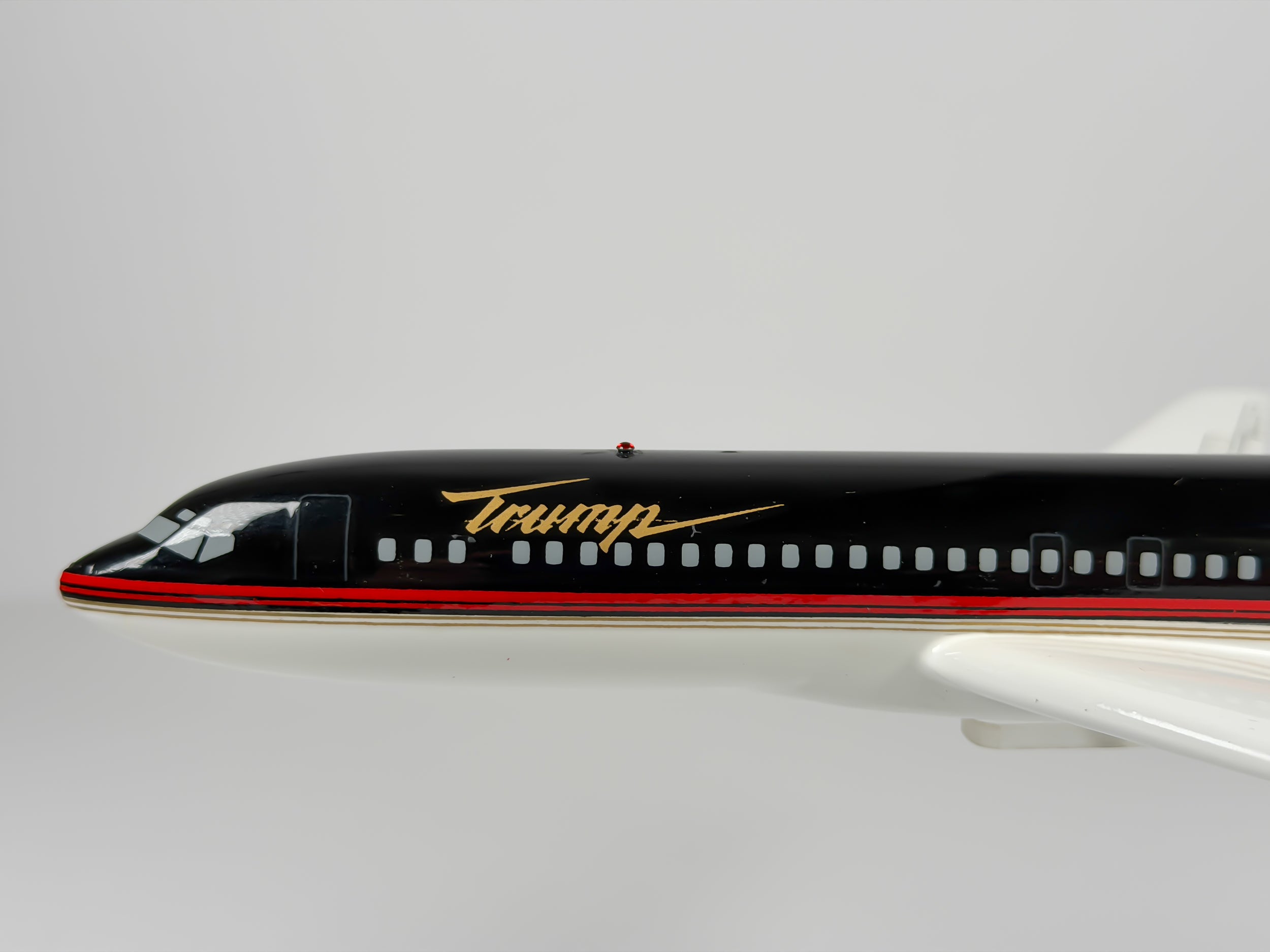 1:150 Trump Shuttle Boeing 727-100 (VR-BDJ) - Black/Red | Wesco Models