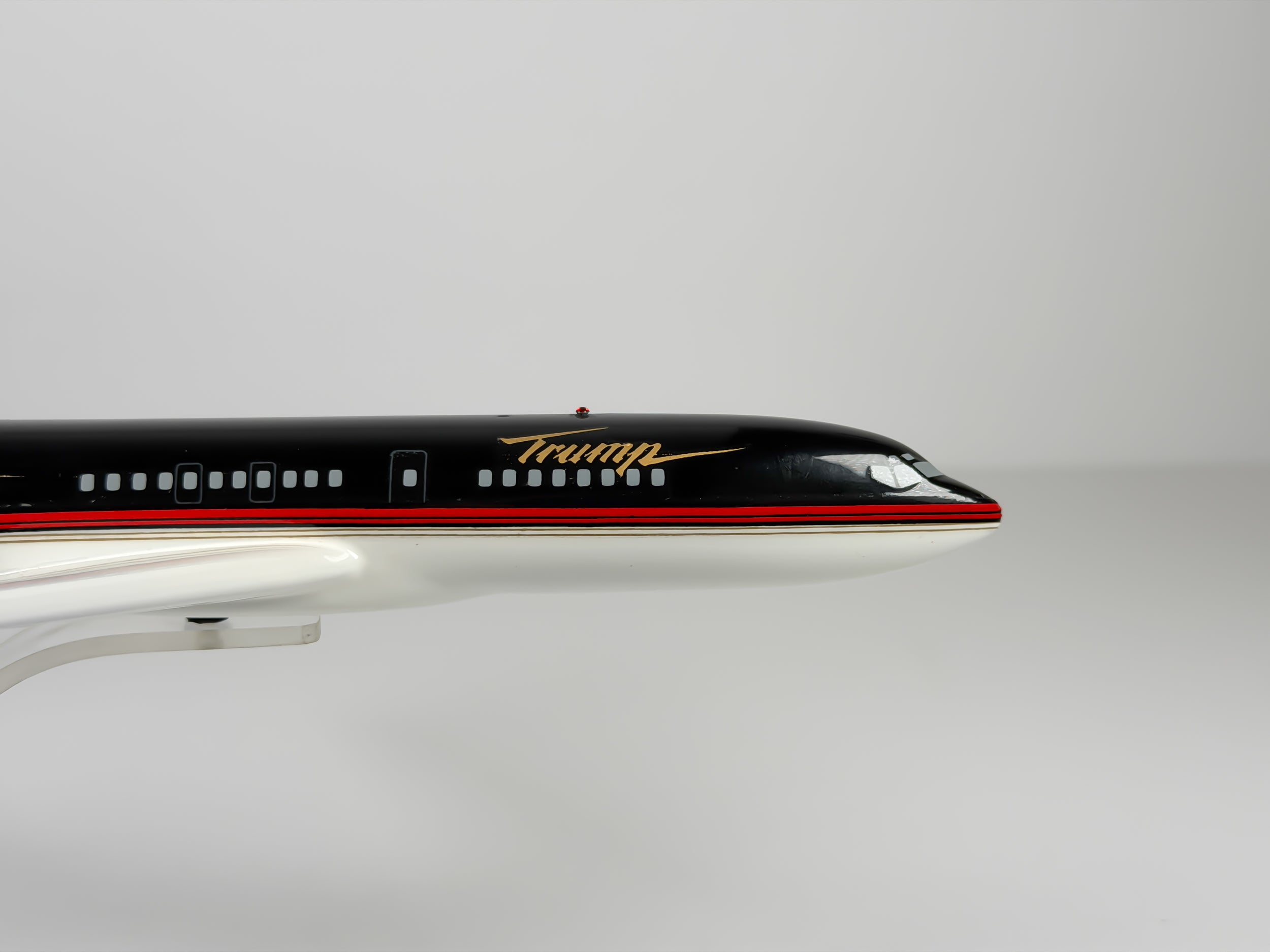 1:150 Trump Shuttle Boeing 727-100 (VR-BDJ) - Black/Red | Wesco Models