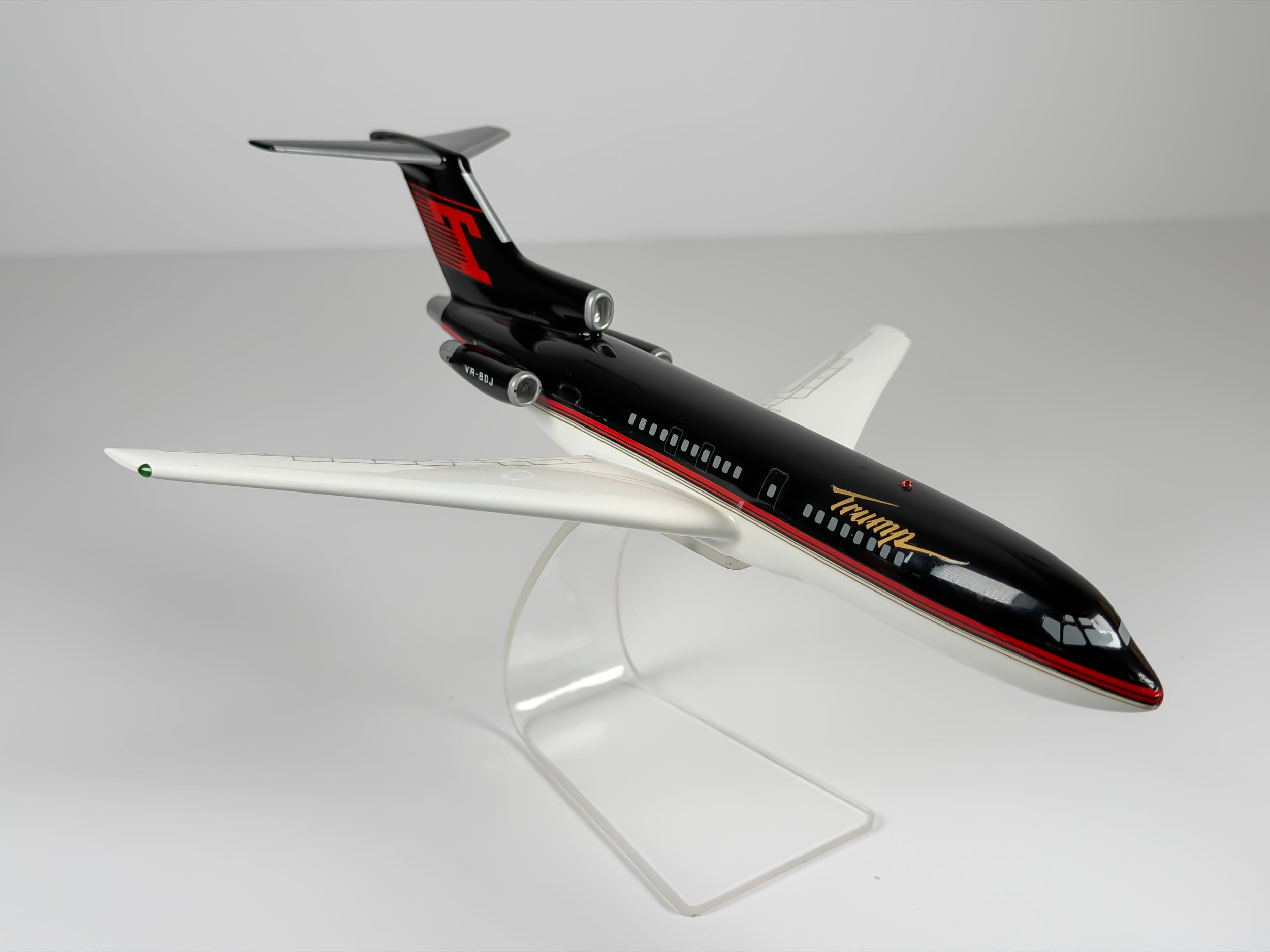 1:150 Trump Shuttle Boeing 727-100 (VR-BDJ) - Black/Red | Wesco Models