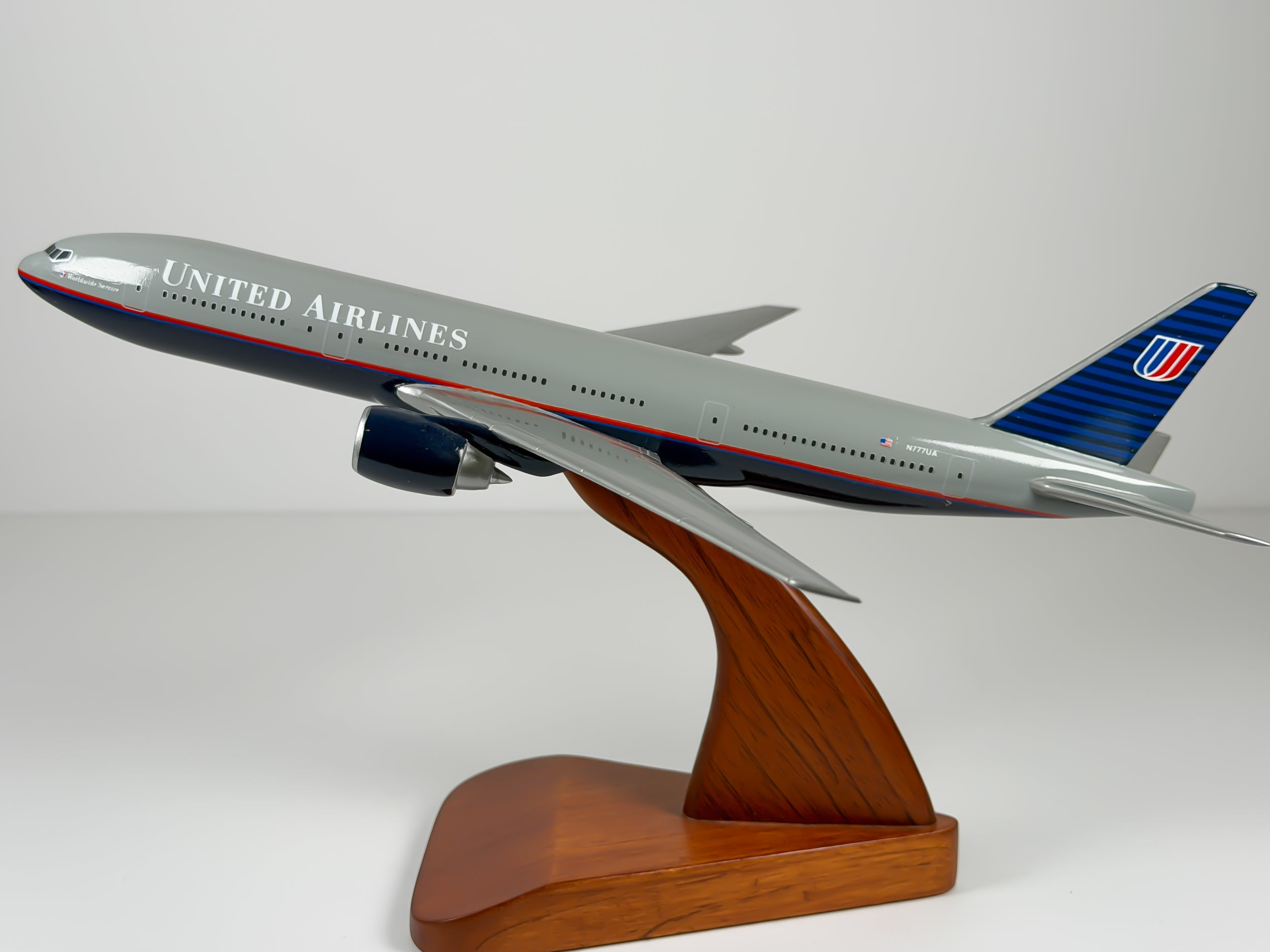 1:200 United Airlines Boeing 777-200 (N777UA) - Battleship Grey | Atlantic Models