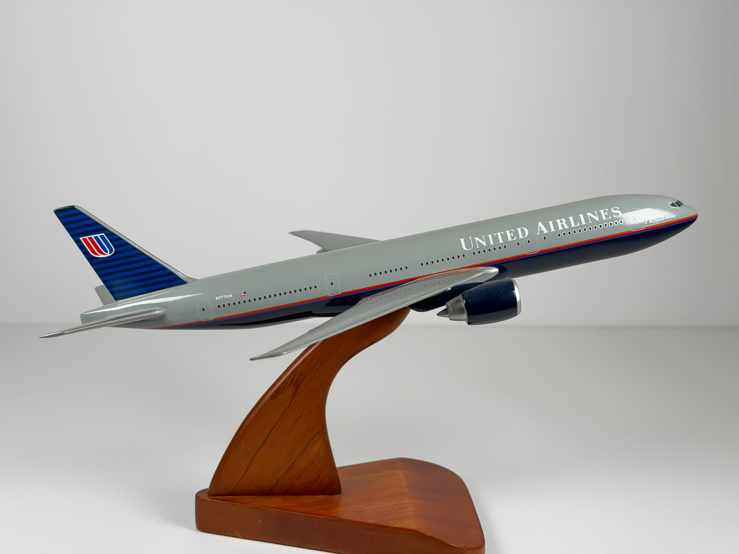 1:200 United Airlines Boeing 777-200 (N777UA) - Battleship Grey | Atlantic Models