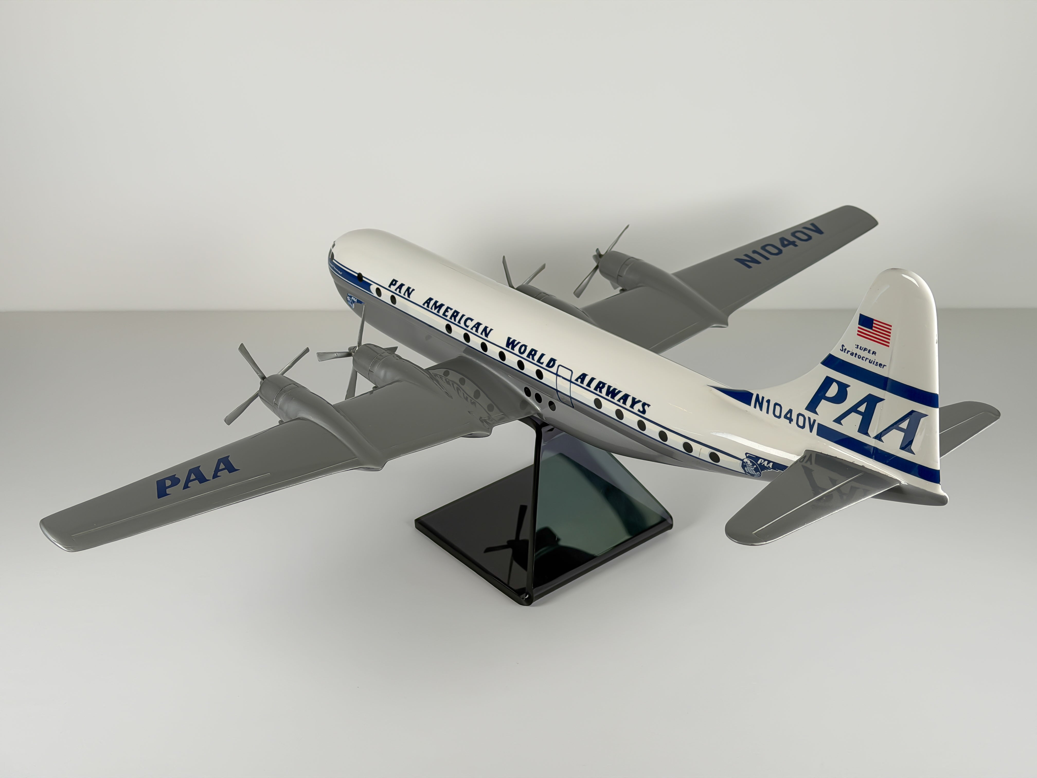 1:72 Pan American Boeing 377 Super Stratocruiser (N1040V) - 1944-1955 | Atlantic Models