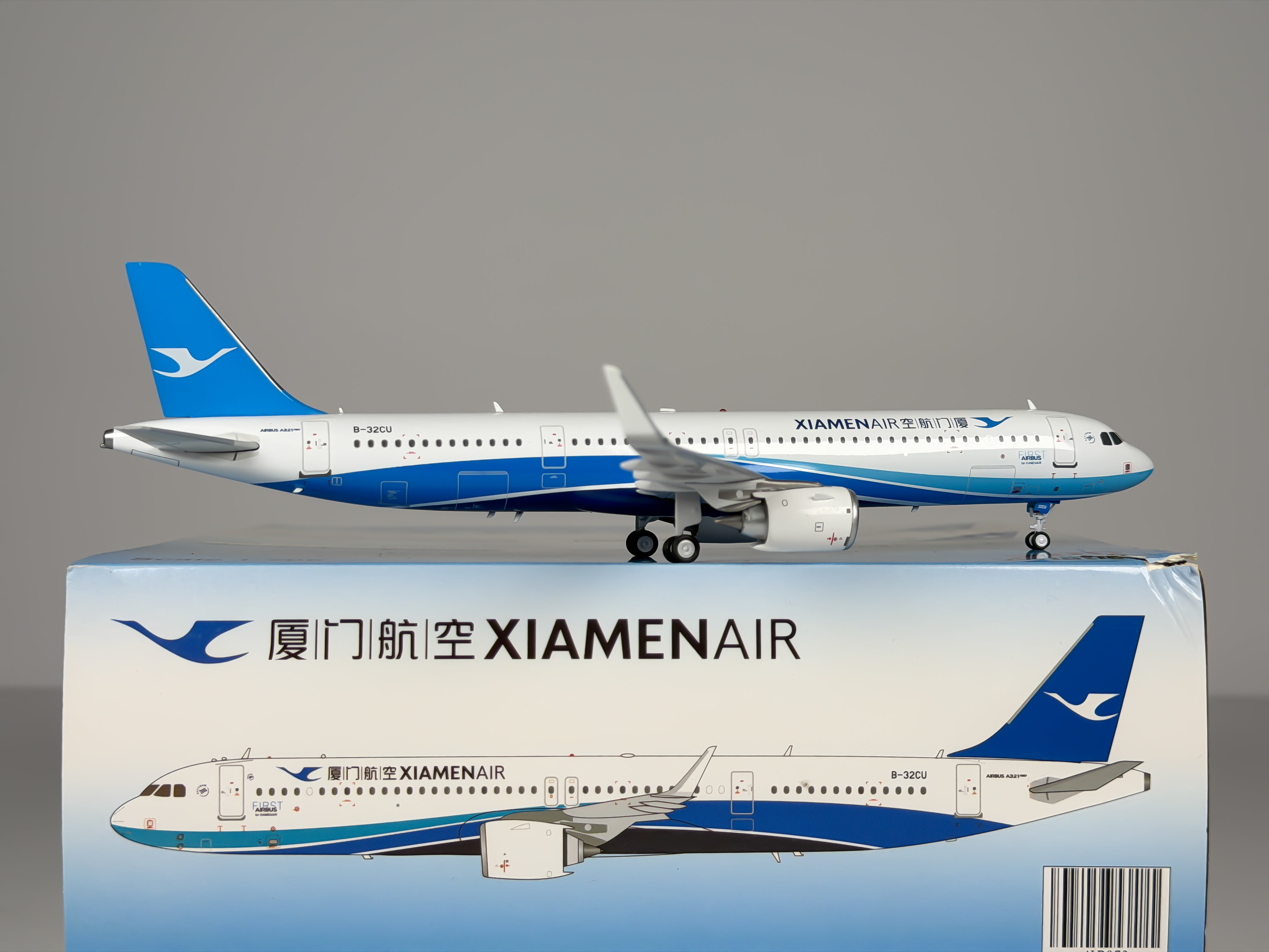 Xiamen Airlines Airbus A321neo 1:200 Aviation200 B-32CU (AV2073)