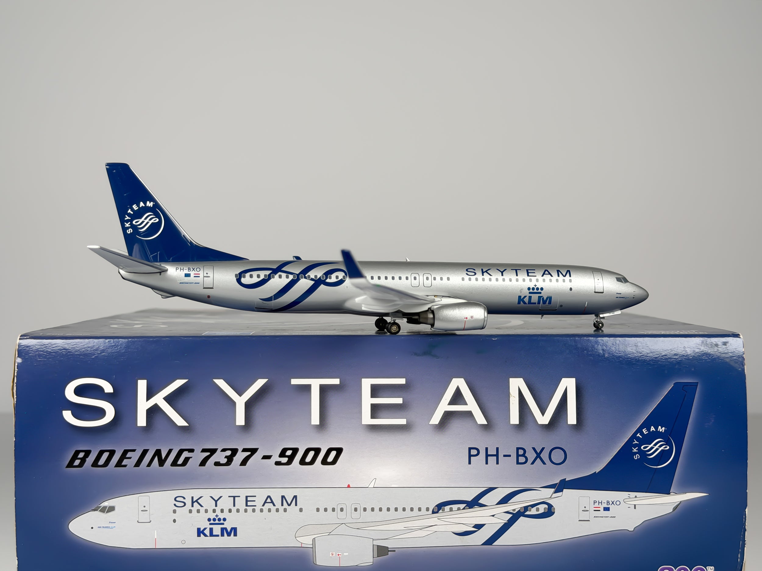 KLM Royal Dutch Airlines Boeing 737-900 1:200 Aviation200 PH-BXO (AV2739101)