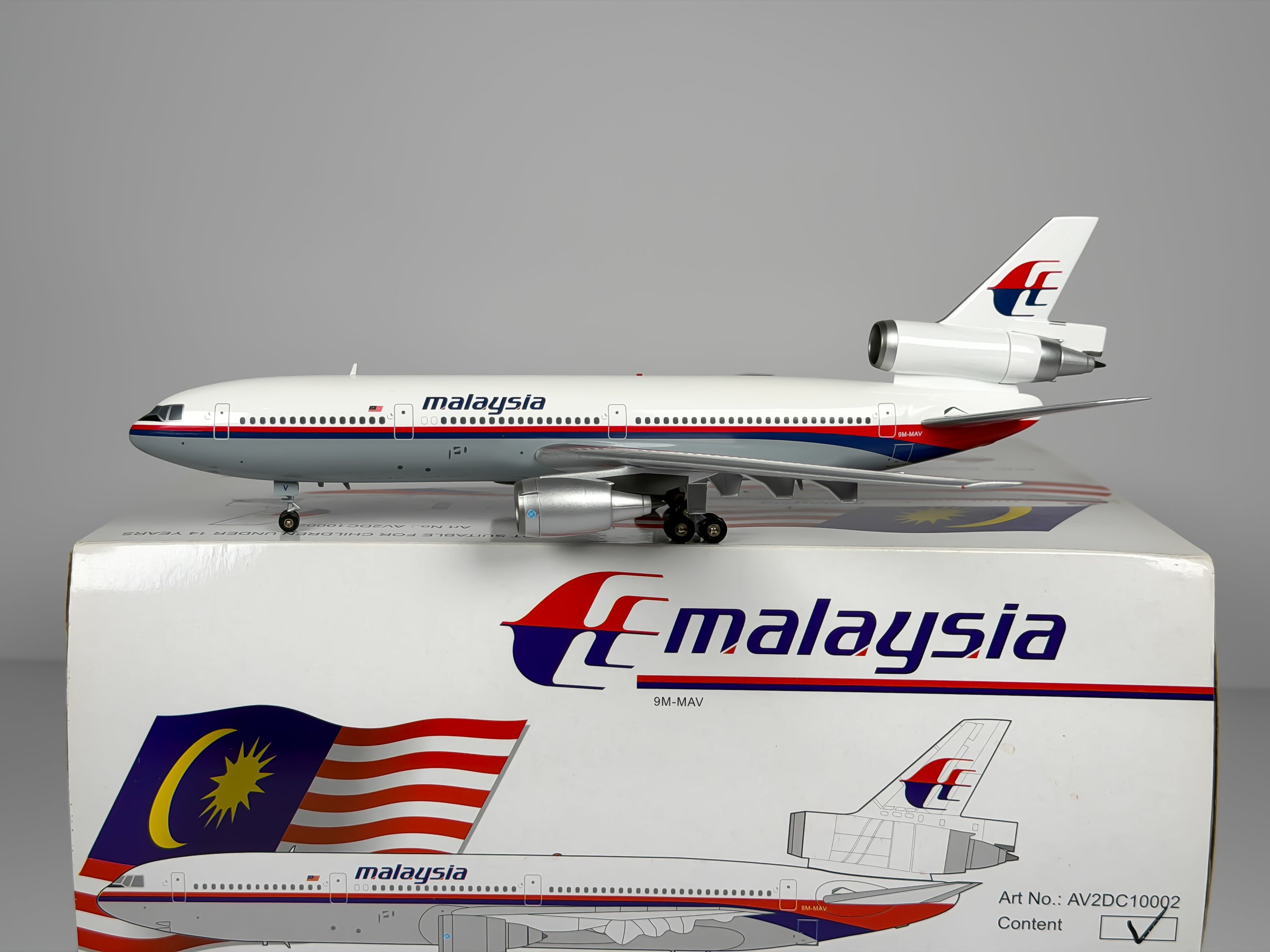 Malaysia Airlines McDonnell Douglas DC-10-30 1:200 Aviation200 9M-MAV (AV2DC10002)