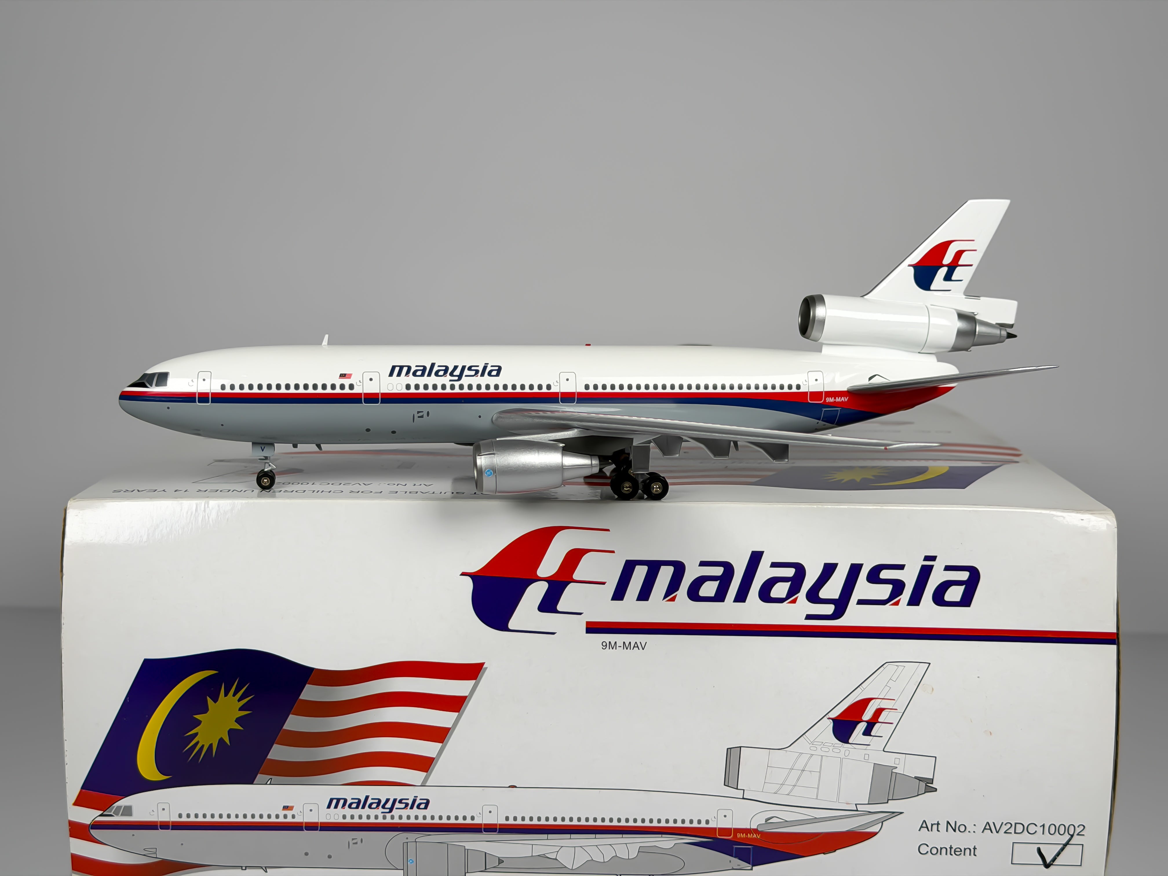 Malaysia Airlines McDonnell Douglas DC-10-30 1:200 Aviation200 9M-MAV (AV2DC10002)
