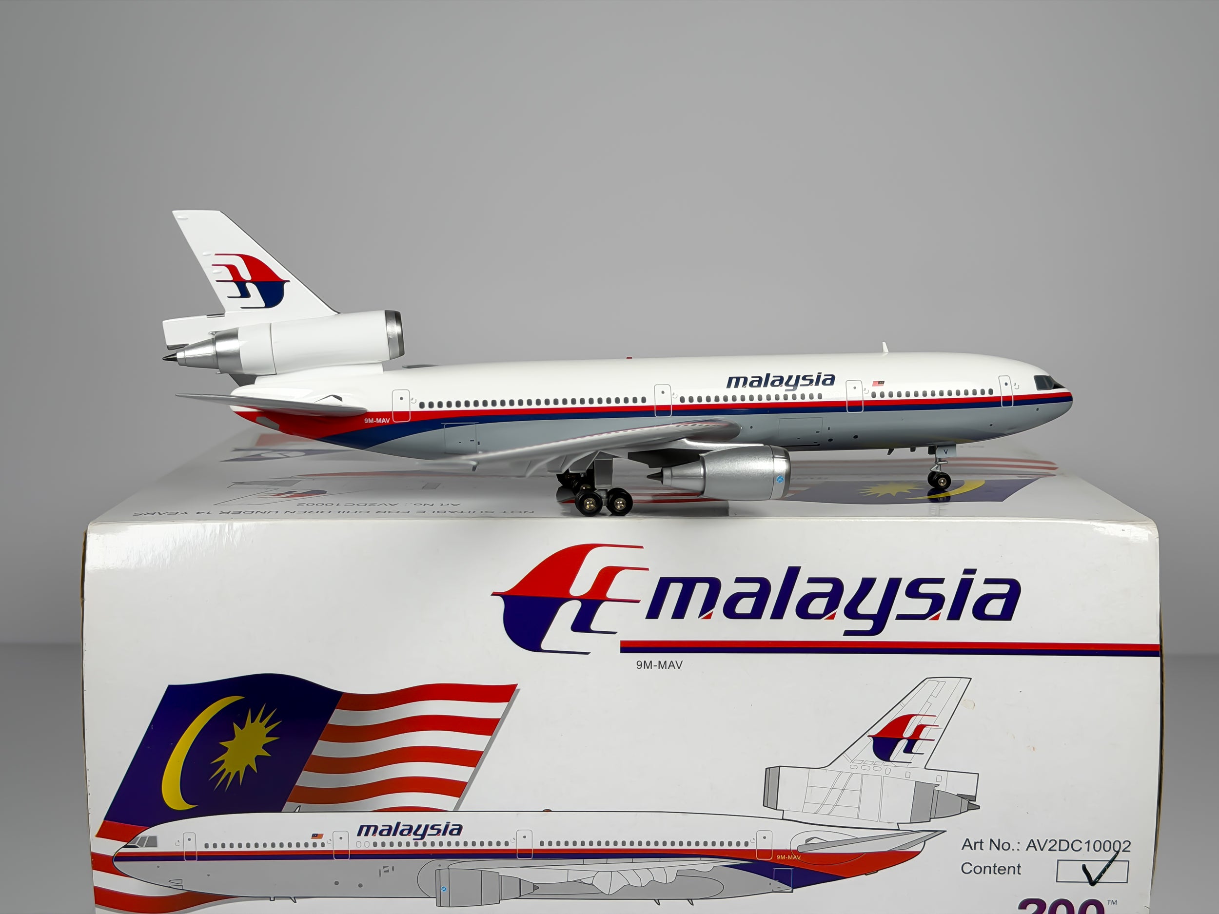 Malaysia Airlines McDonnell Douglas DC-10-30 1:200 Aviation200 9M-MAV (AV2DC10002)