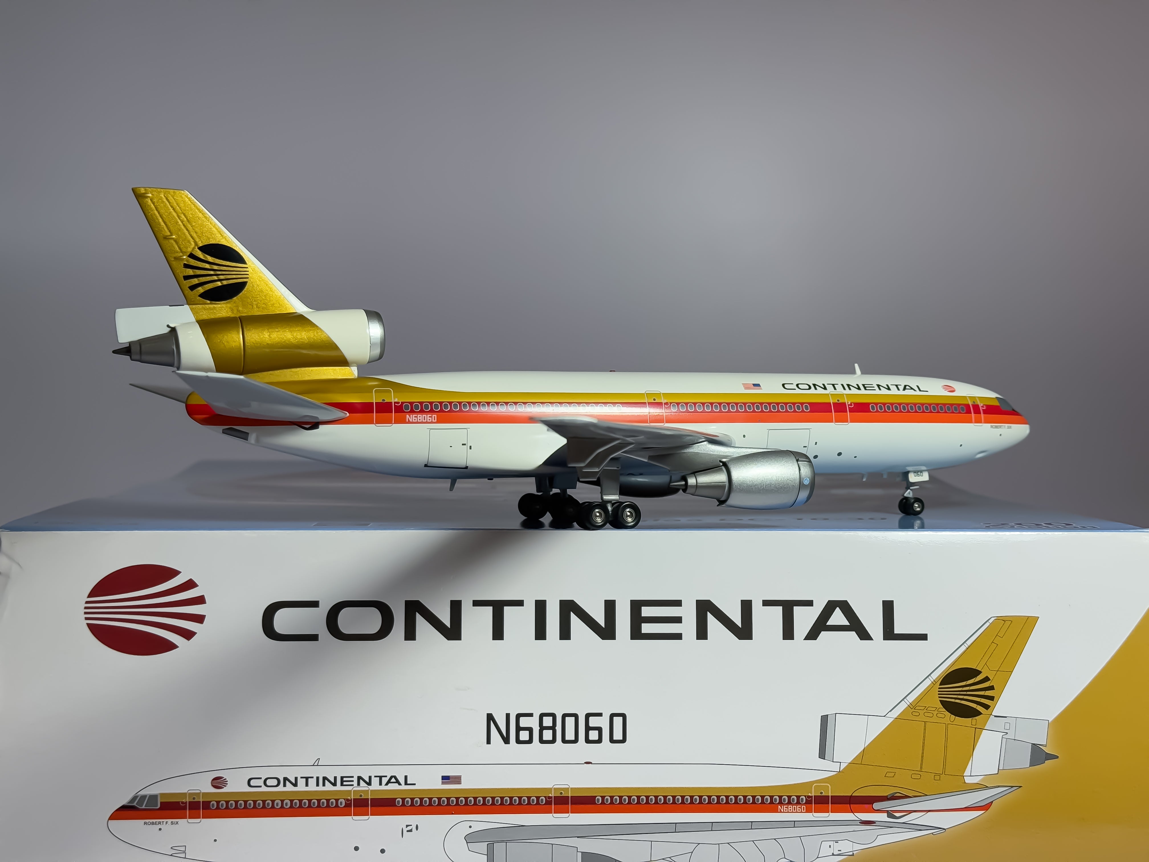 Continental Airlines McDonnell Douglas DC-10-30 1:200 Aviation200 N68060 (AV2DC10100)