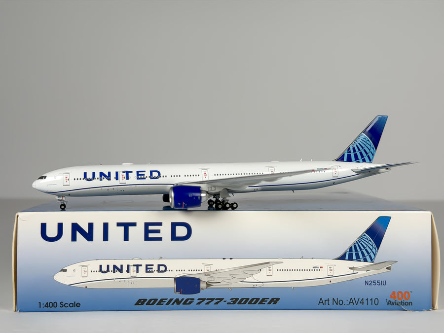 United Airlines Boeing 777-300ER 1:400 Aviation400 N2251U (AV4110)