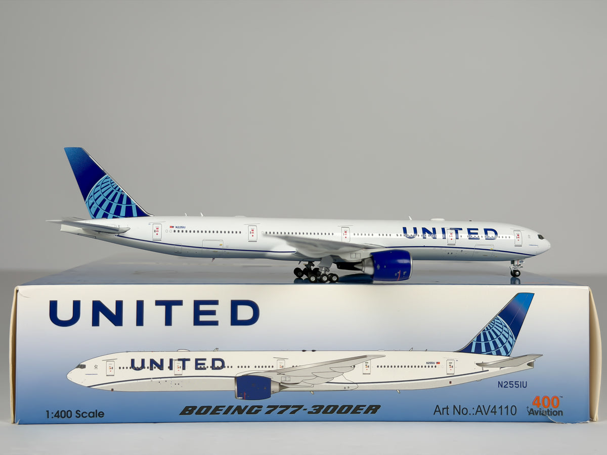 United Airlines Boeing 777-300ER 1:400 Aviation400 N2251U (AV4110)