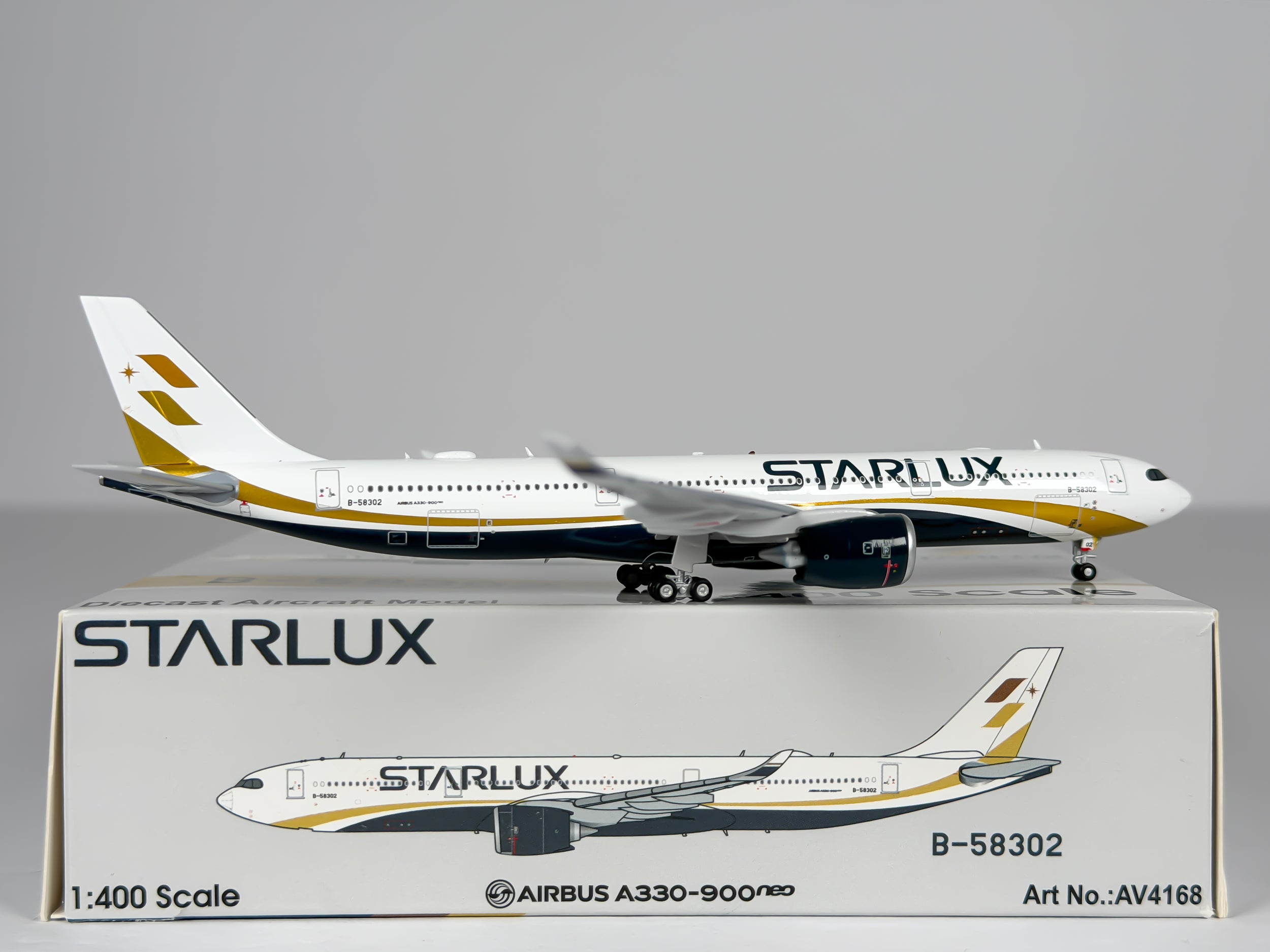Starlux Airlines Airbus A330-900neo 1:400 Aviation400 B-58302 (AV4168)