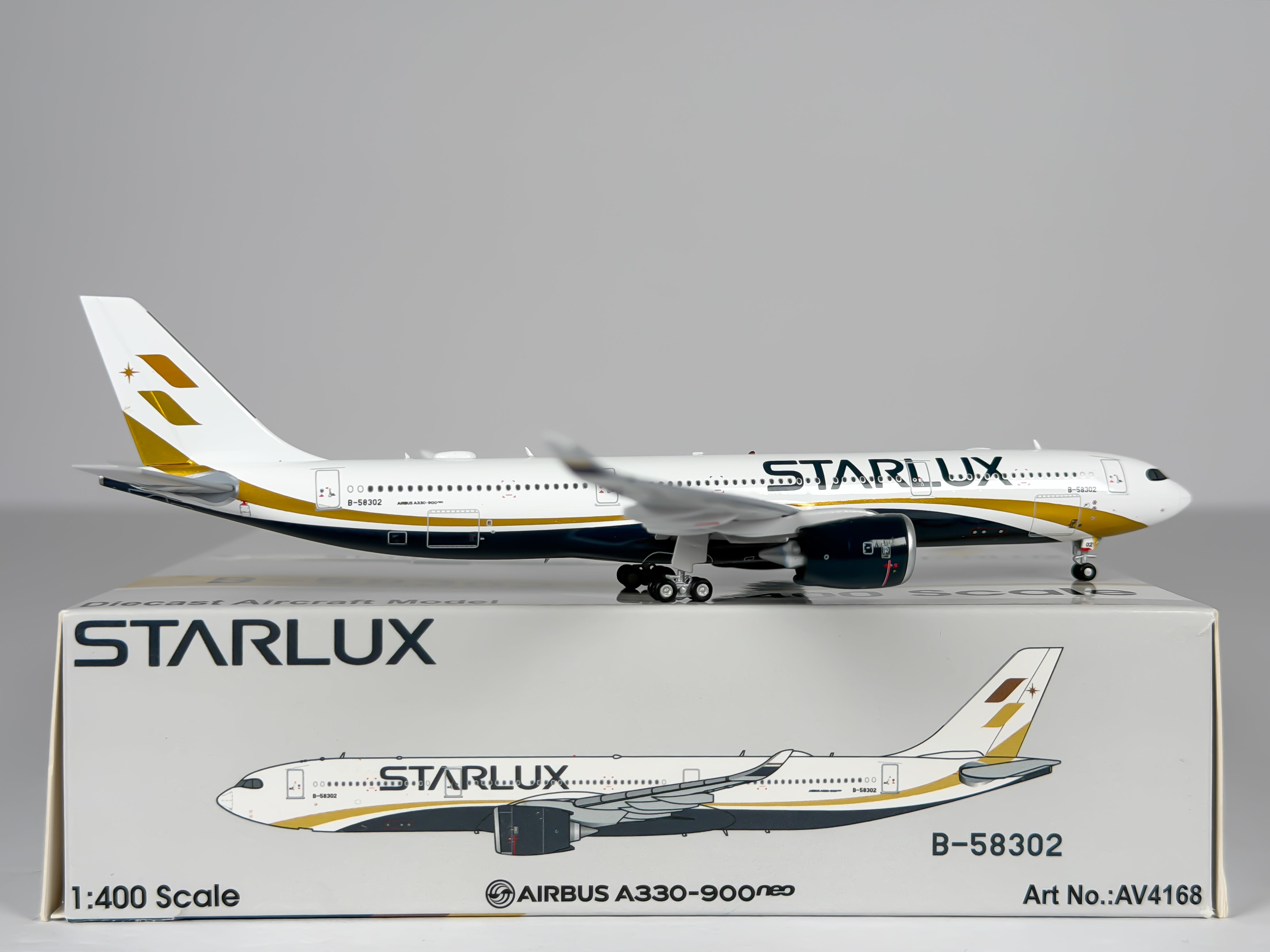 Starlux Airlines Airbus A330-900neo 1:400 Aviation400 B-58302 (AV4168)