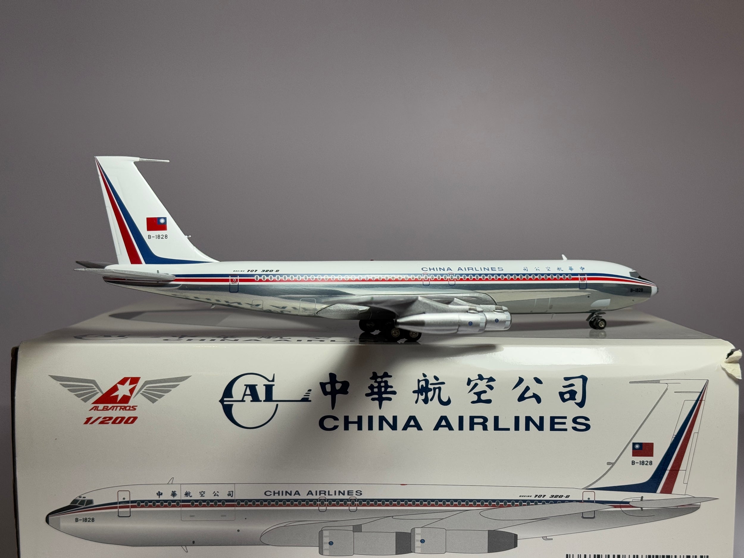 Inflight200 China Airlines Boeing 707-320 B-1828 1960s scheme ALB2CI707