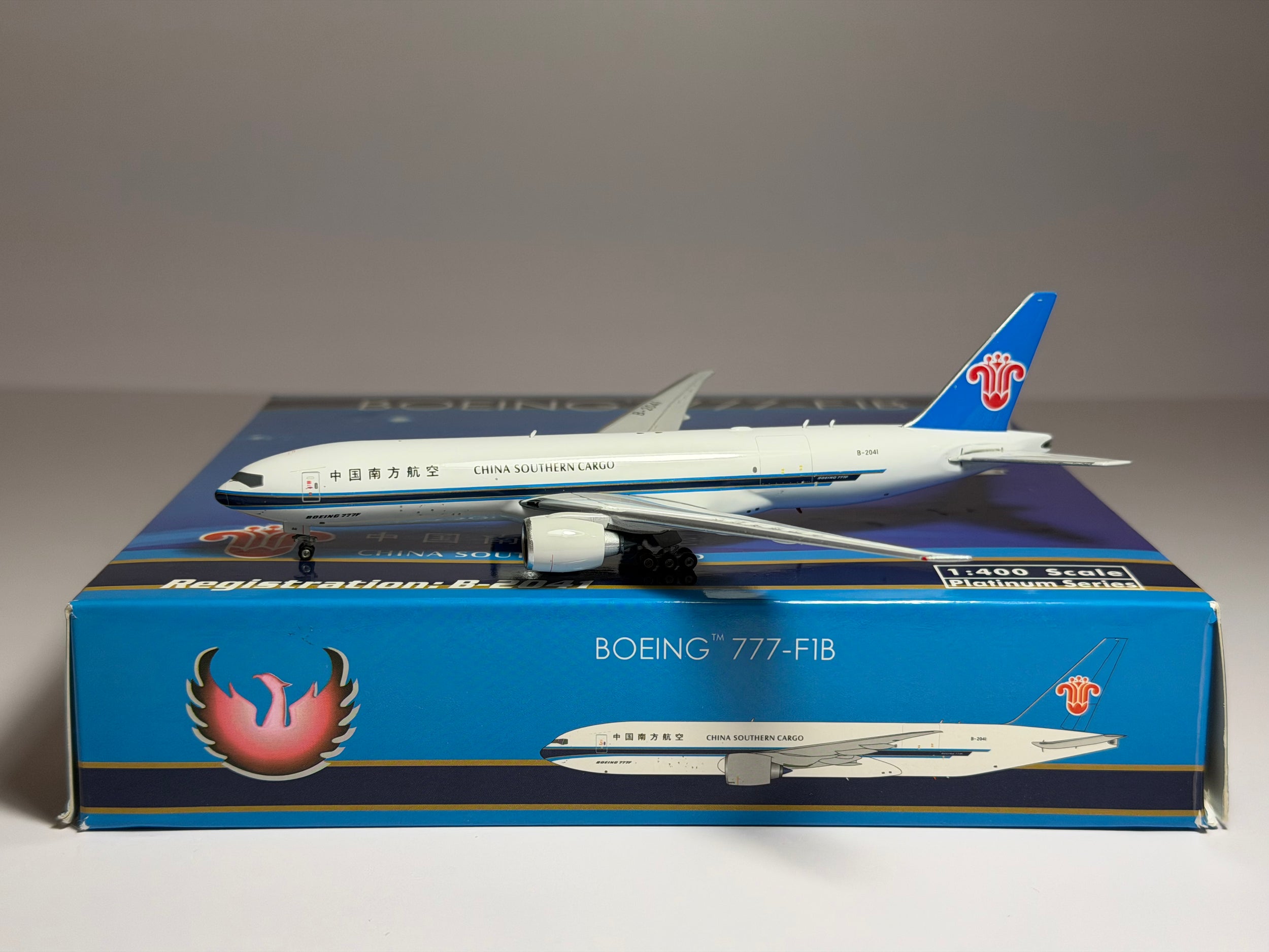 Phoenix Model 1:400 China Southern Cargo Boeing 777-F1B B-2041 PH410973