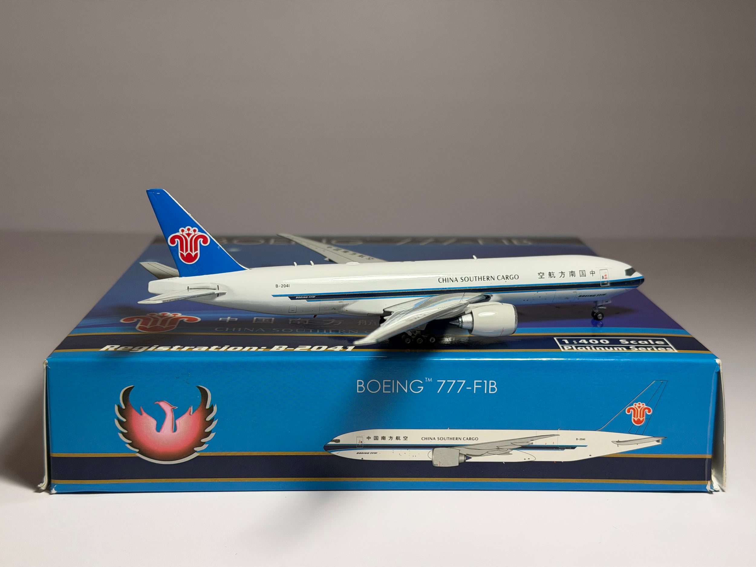 Phoenix Model 1:400 China Southern Cargo Boeing 777-F1B B-2041 PH410973