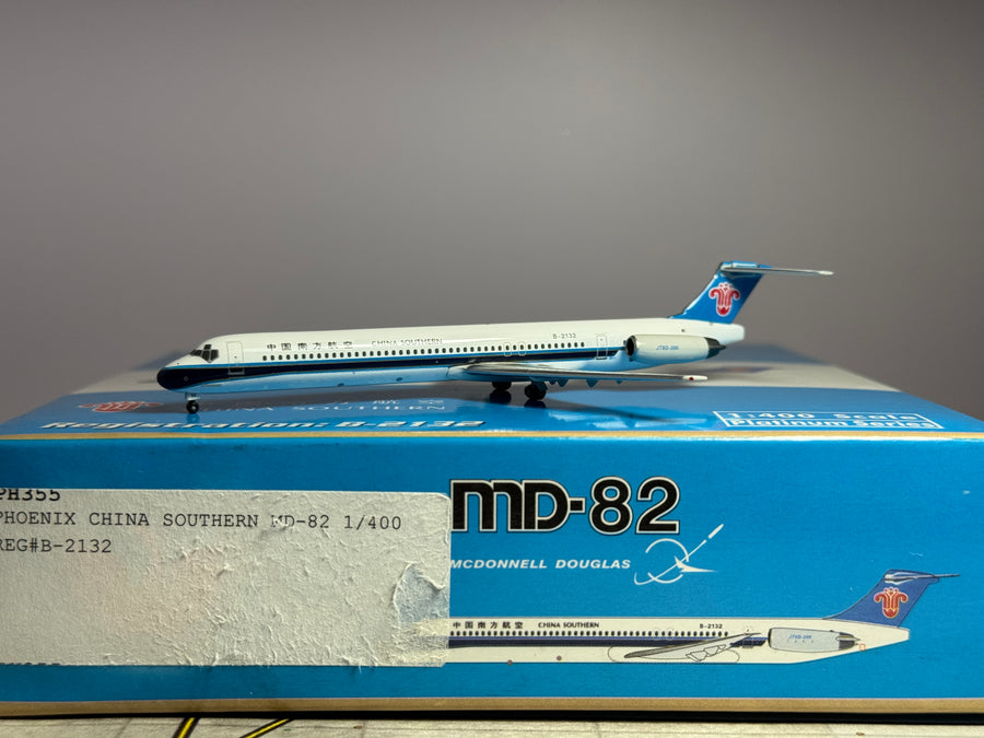 Phoenix 1:400 China Southern McDonnell Douglas MD-82 B-2132 PH355
