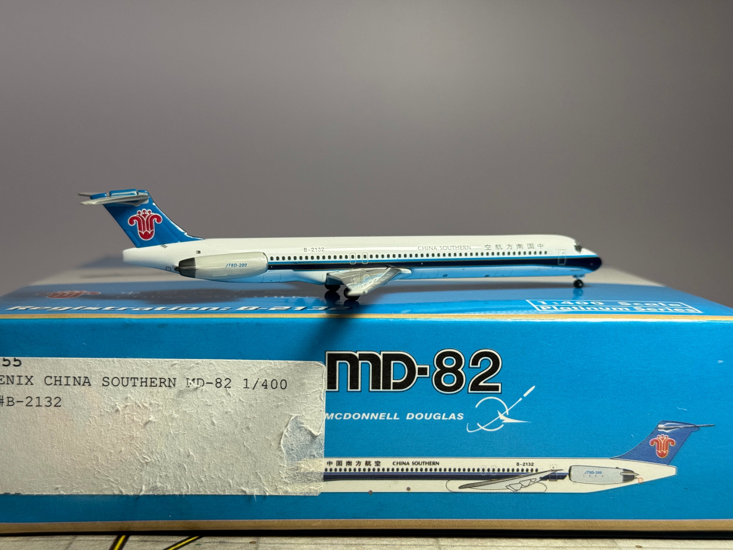 Phoenix 1:400 China Southern McDonnell Douglas MD-82 B-2132 PH355