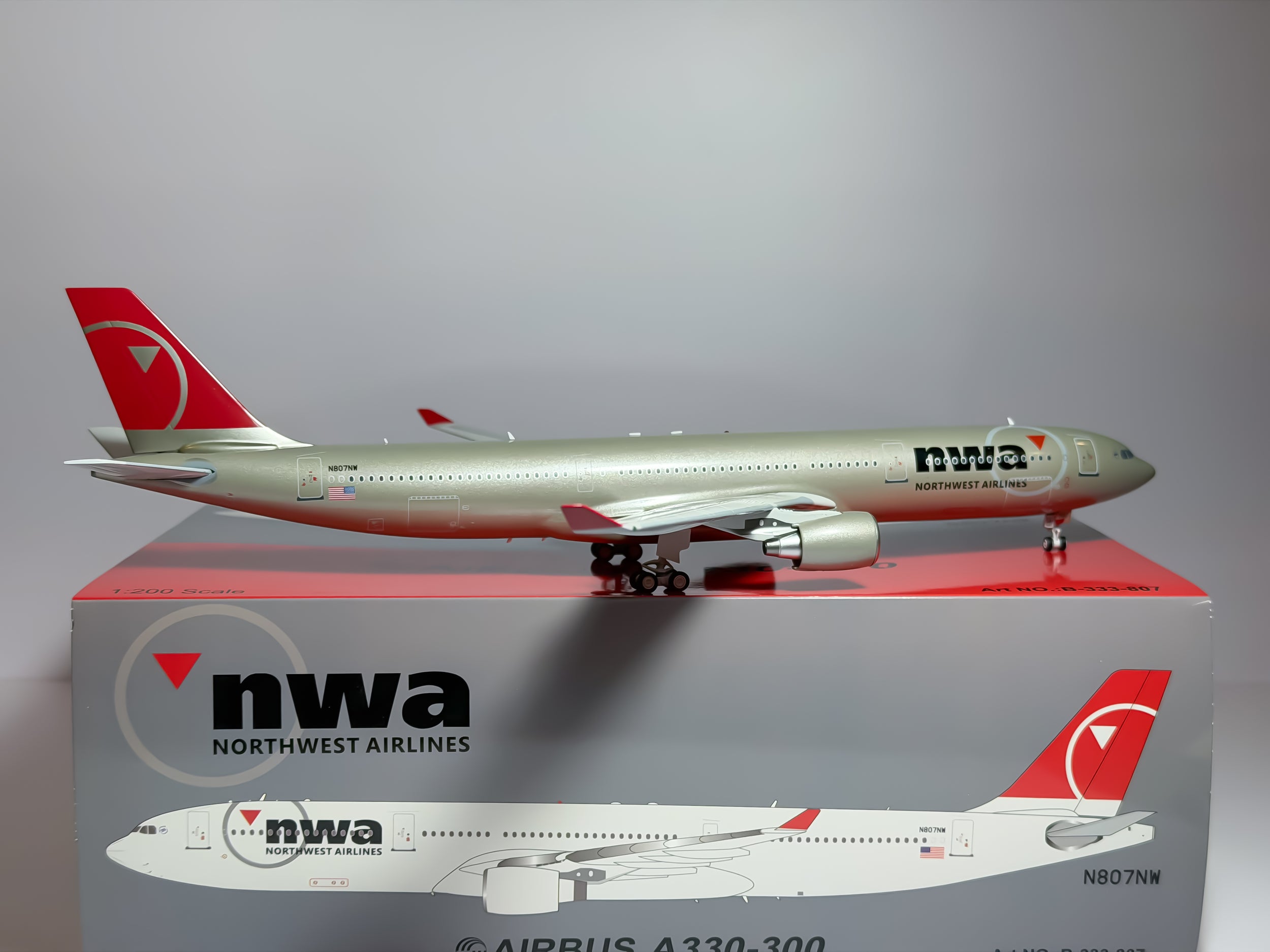 Northwest Airlines Airbus A330-300 1:200 Inflight200 N807NW (B-333-807)