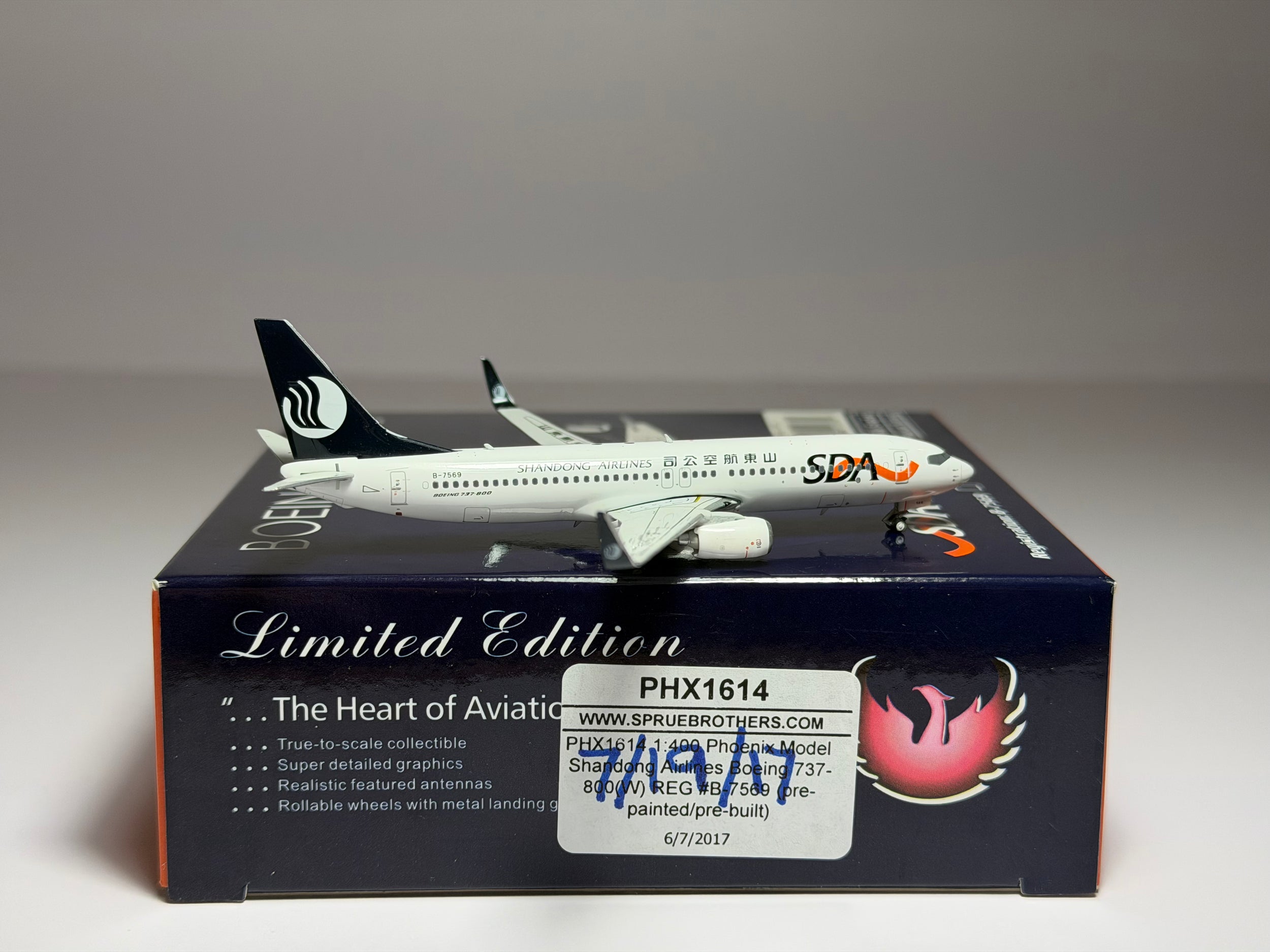 Phoenix Model 1:400 Shandong Airlines Boeing 737-800 B-7569 last scheme PH411370