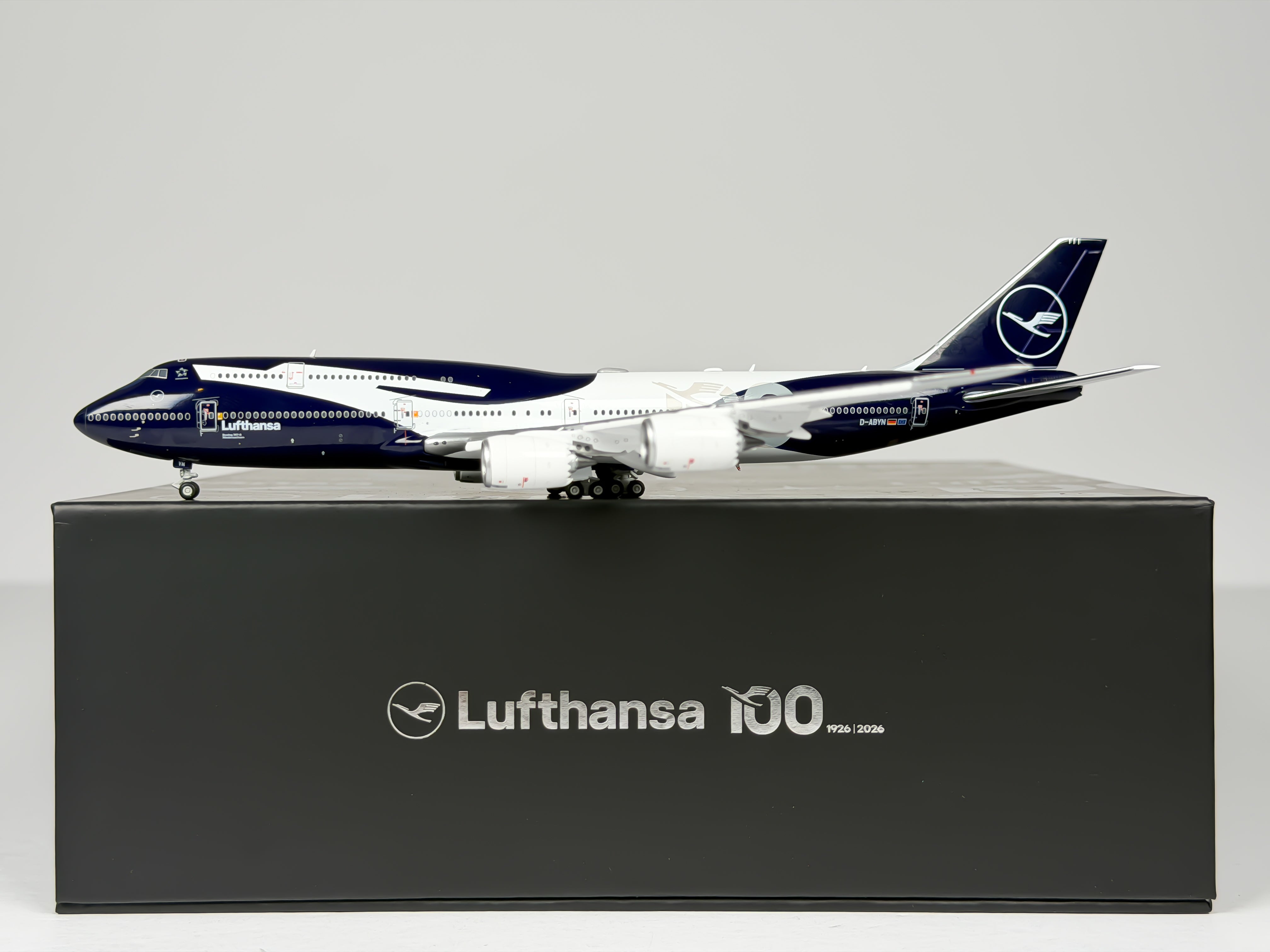 Lufthansa Boeing 747-8i 1:400 HX Models D-ABYN (B631102F)