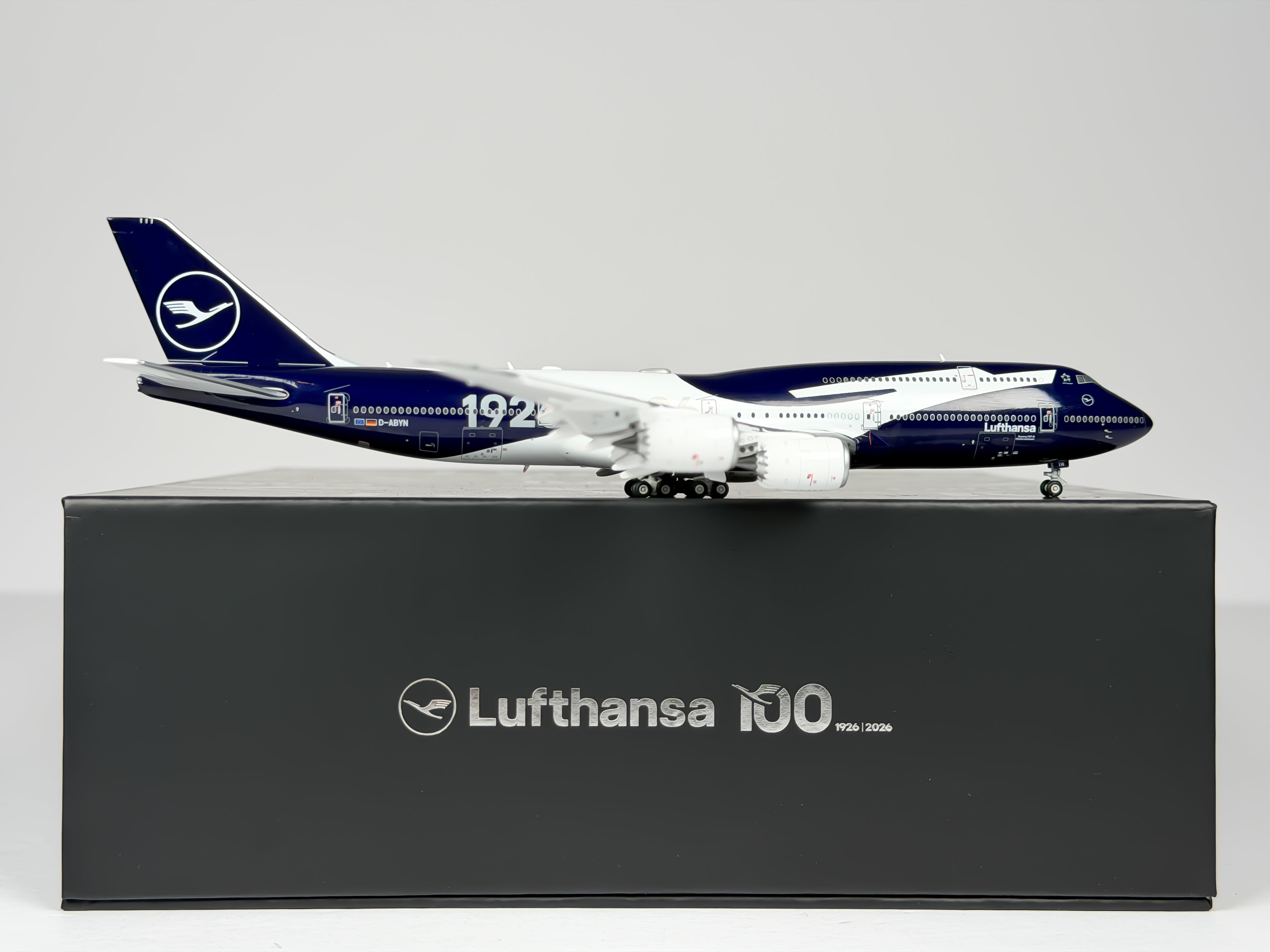 Lufthansa Boeing 747-8i 1:400 HX Models D-ABYN (B631102F)