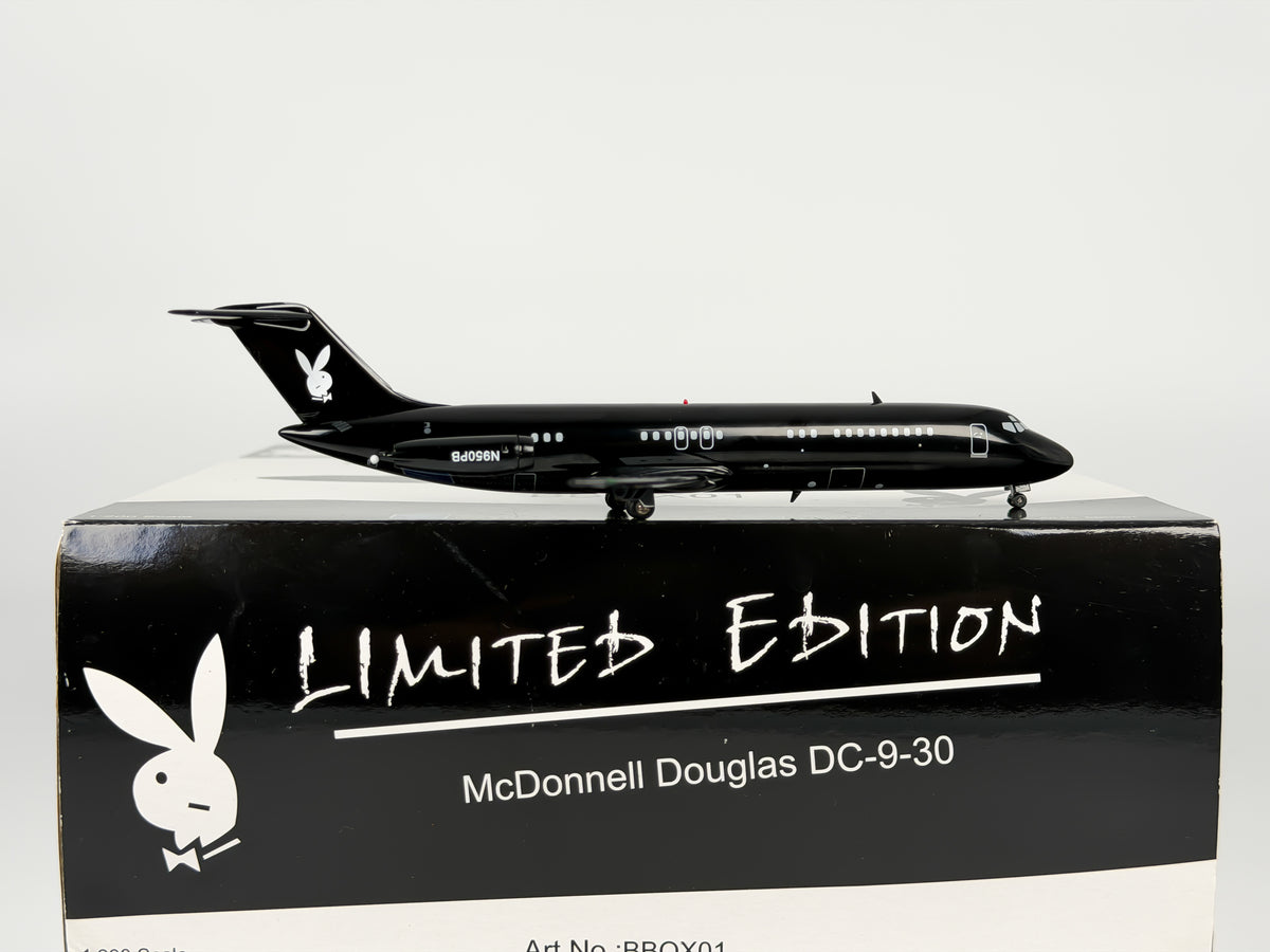 Playboy Douglas DC-9-30 1:200 InFlight200 N950PB (BBOX01)