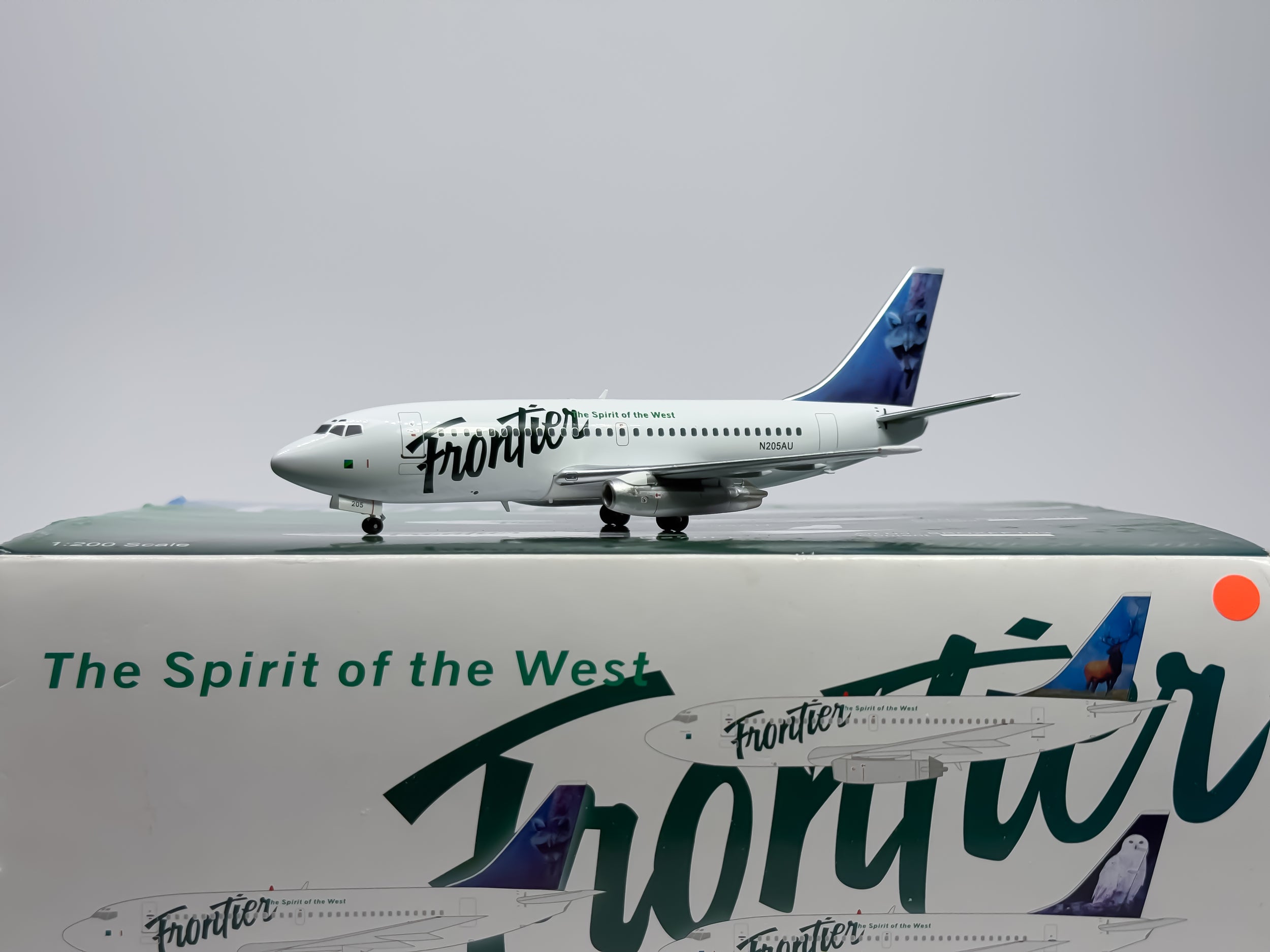 Frontier Airlines Boeing 737-200 1:200 Aviation200 N205AU (BBOXFFT02)