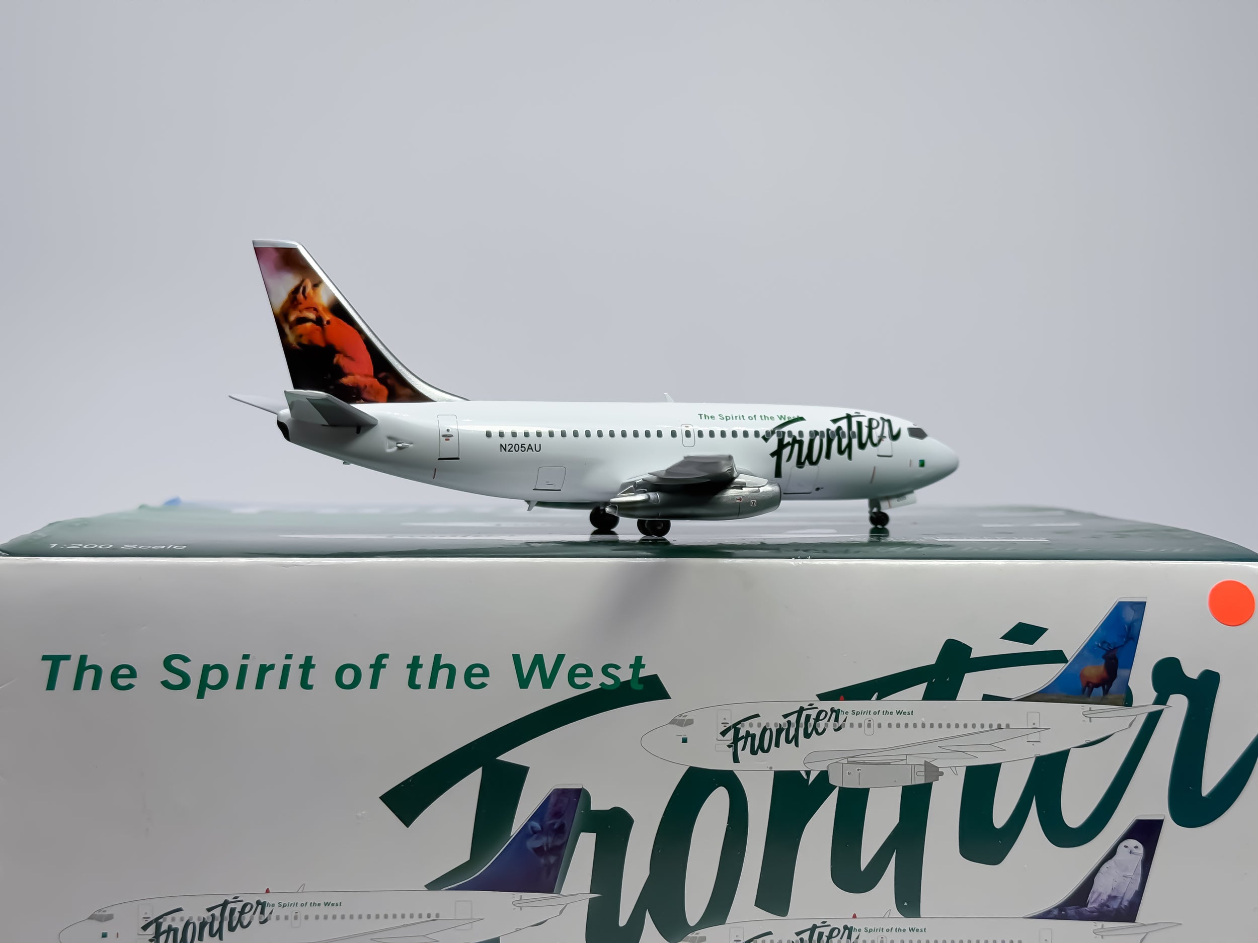 Frontier Airlines Boeing 737-200 1:200 Aviation200 N205AU (BBOXFFT02)