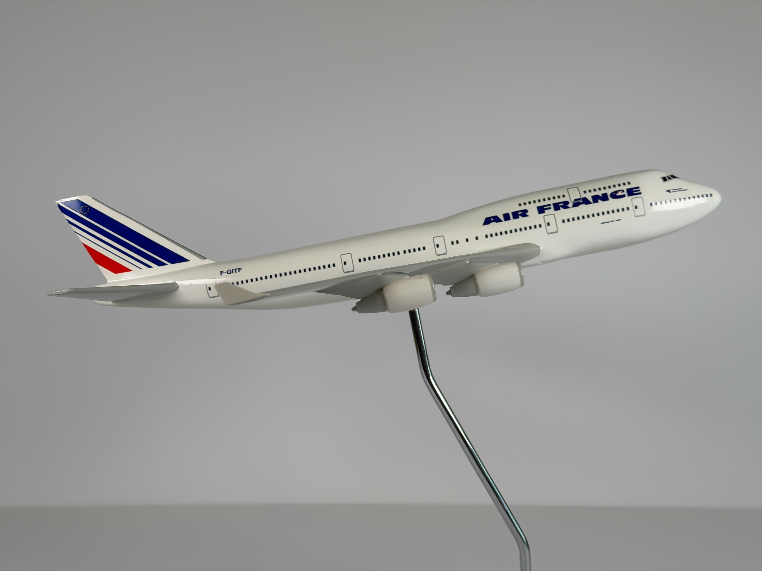 1:200 Air France Boeing 747-400 (F-GITF) - Barcode | Graphideco