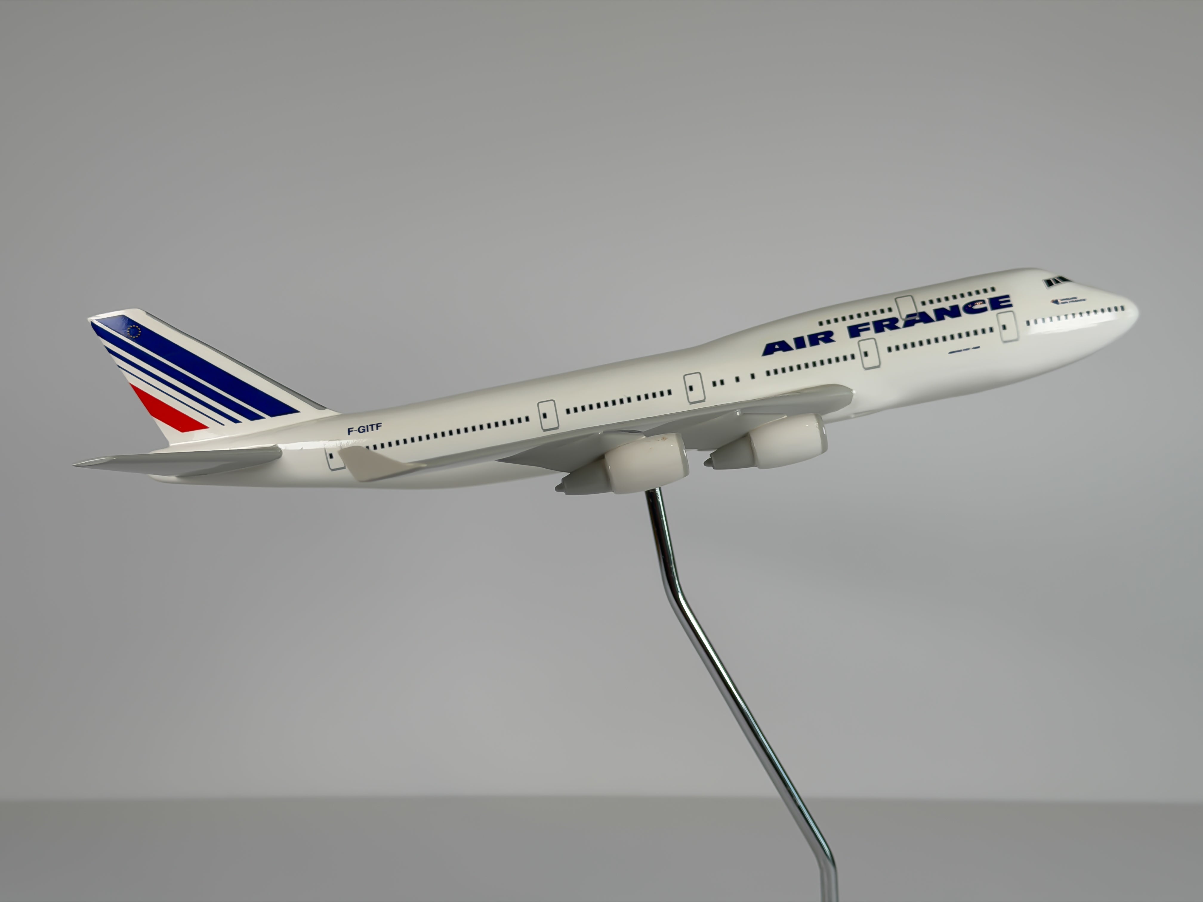 1:200 Air France Boeing 747-400 (F-GITF) - Barcode | Graphideco