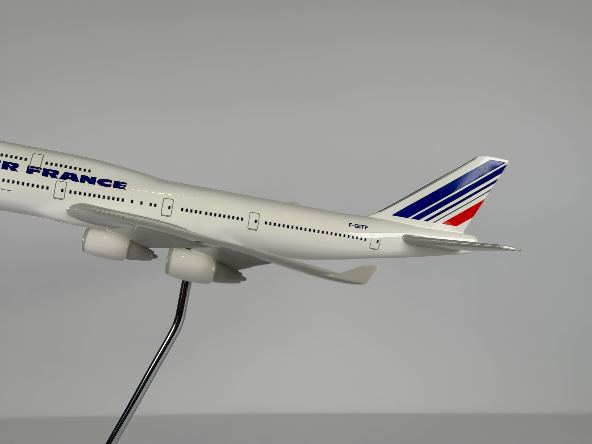 1:200 Air France Boeing 747-400 (F-GITF) - Barcode | Graphideco