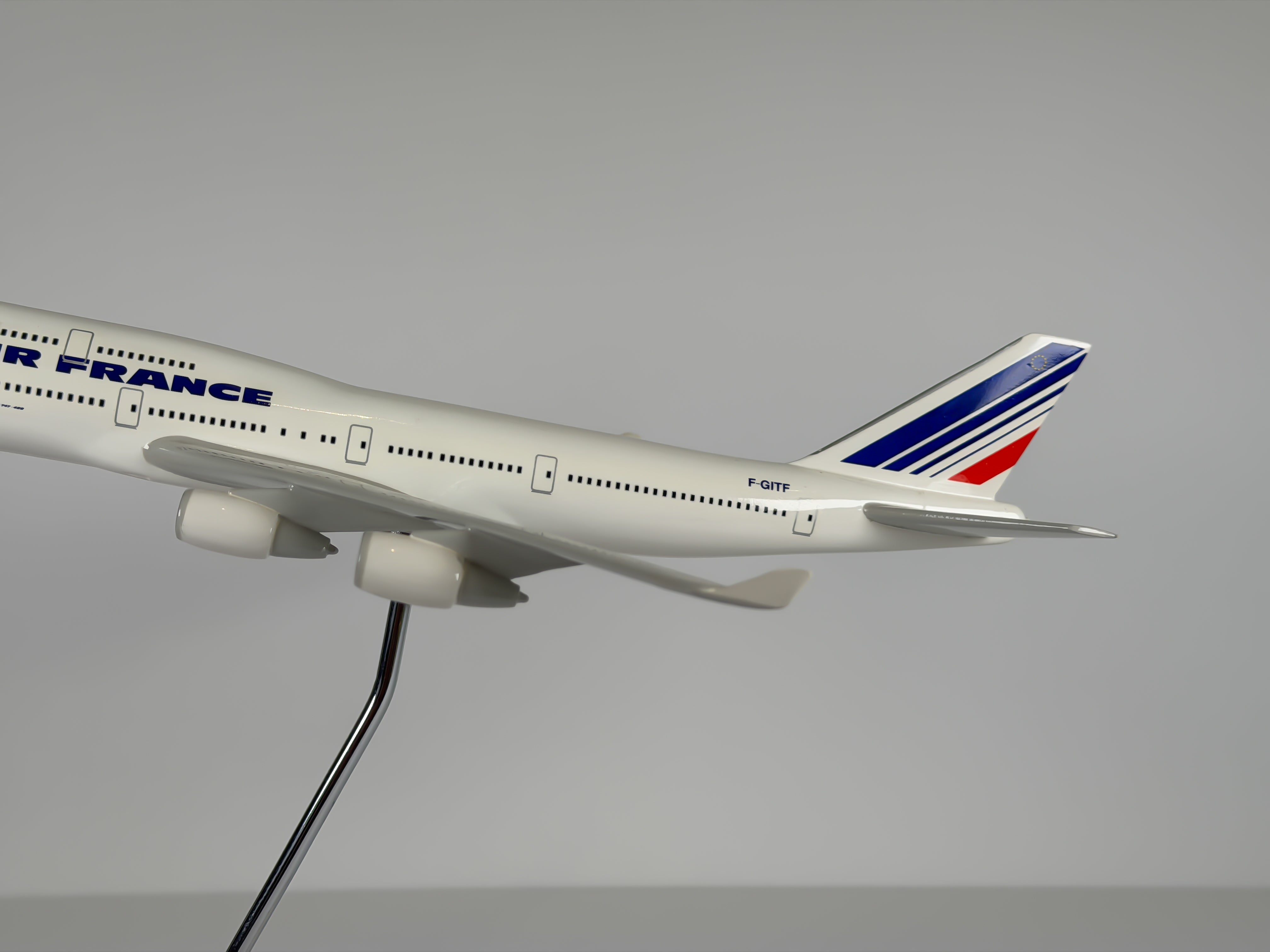 1:200 Air France Boeing 747-400 (F-GITF) - Barcode | Graphideco