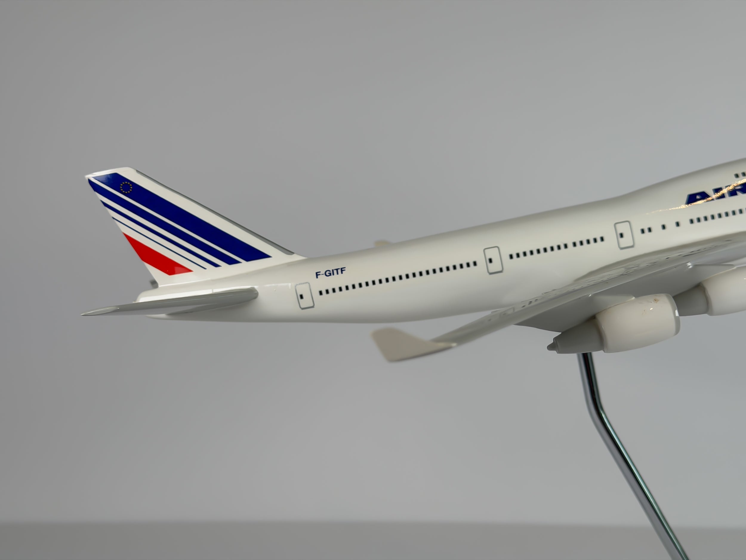 1:200 Air France Boeing 747-400 (F-GITF) - Barcode | Graphideco