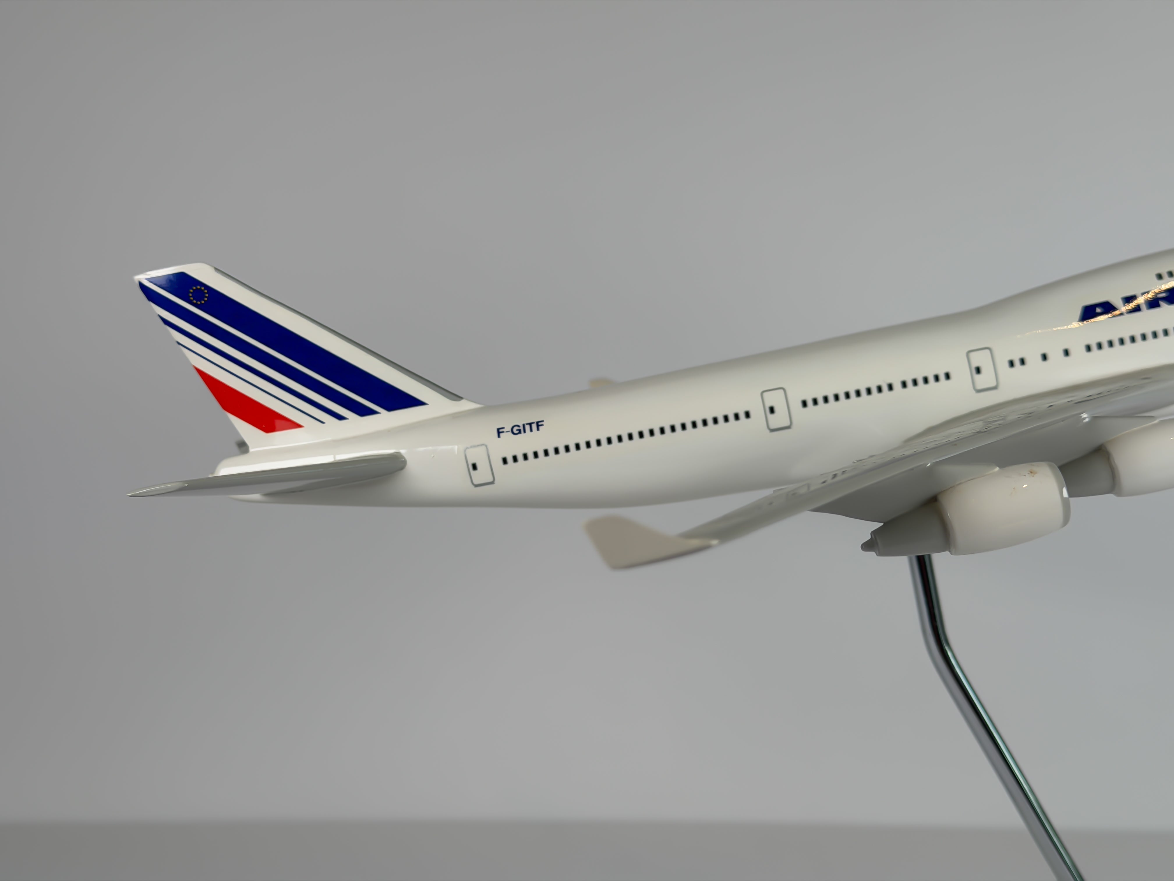 1:200 Air France Boeing 747-400 (F-GITF) - Barcode | Graphideco