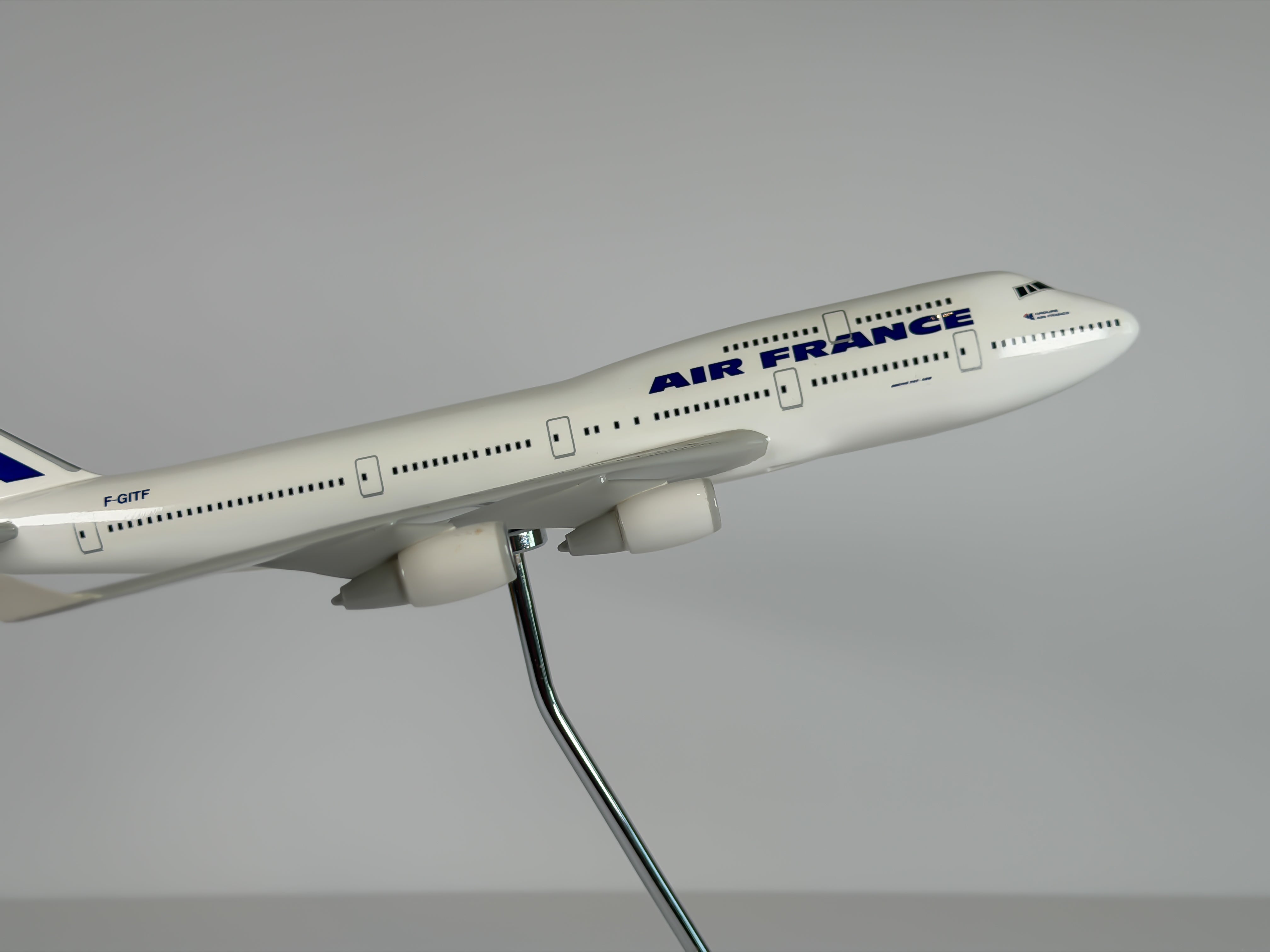 1:200 Air France Boeing 747-400 (F-GITF) - Barcode | Graphideco