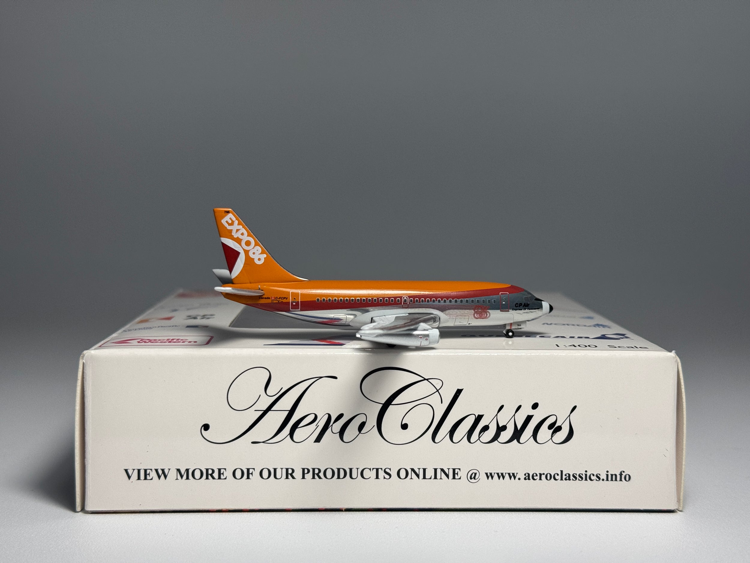 Aeroclassics 1:400 CP Air Boeing 737-200 C-FCPV Expo 86 ACCFCPV
