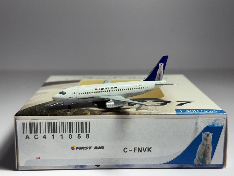 Aeroclassics 1:400 First Air Boeing 737-200 C-FNVK Polar Bear AC411058