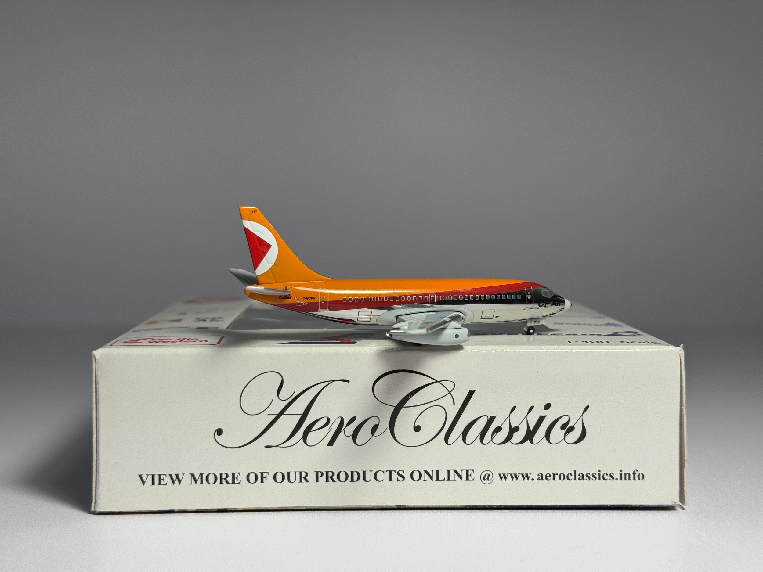 Aeroclassics 1:400 CP Air Boeing 737-200 C-GCPV 1980s polished AC18093