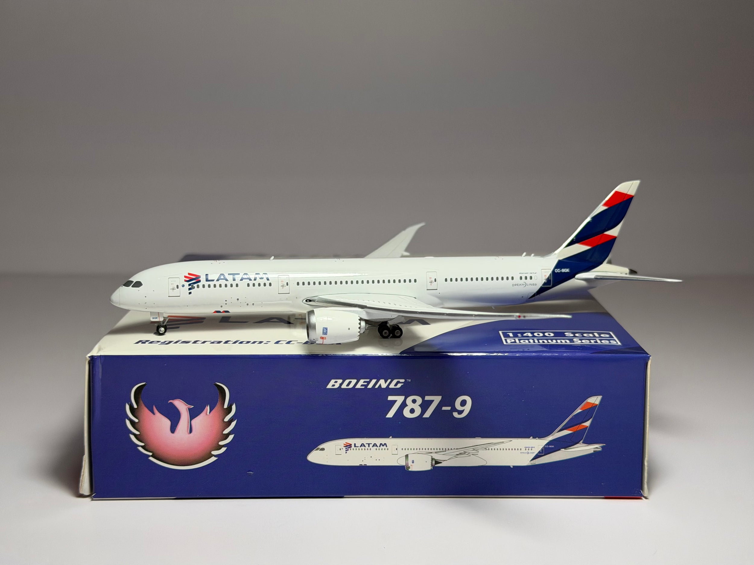 Phoenix Model 1:400 LATAM Boeing 787-9 CC-BGK PH411273