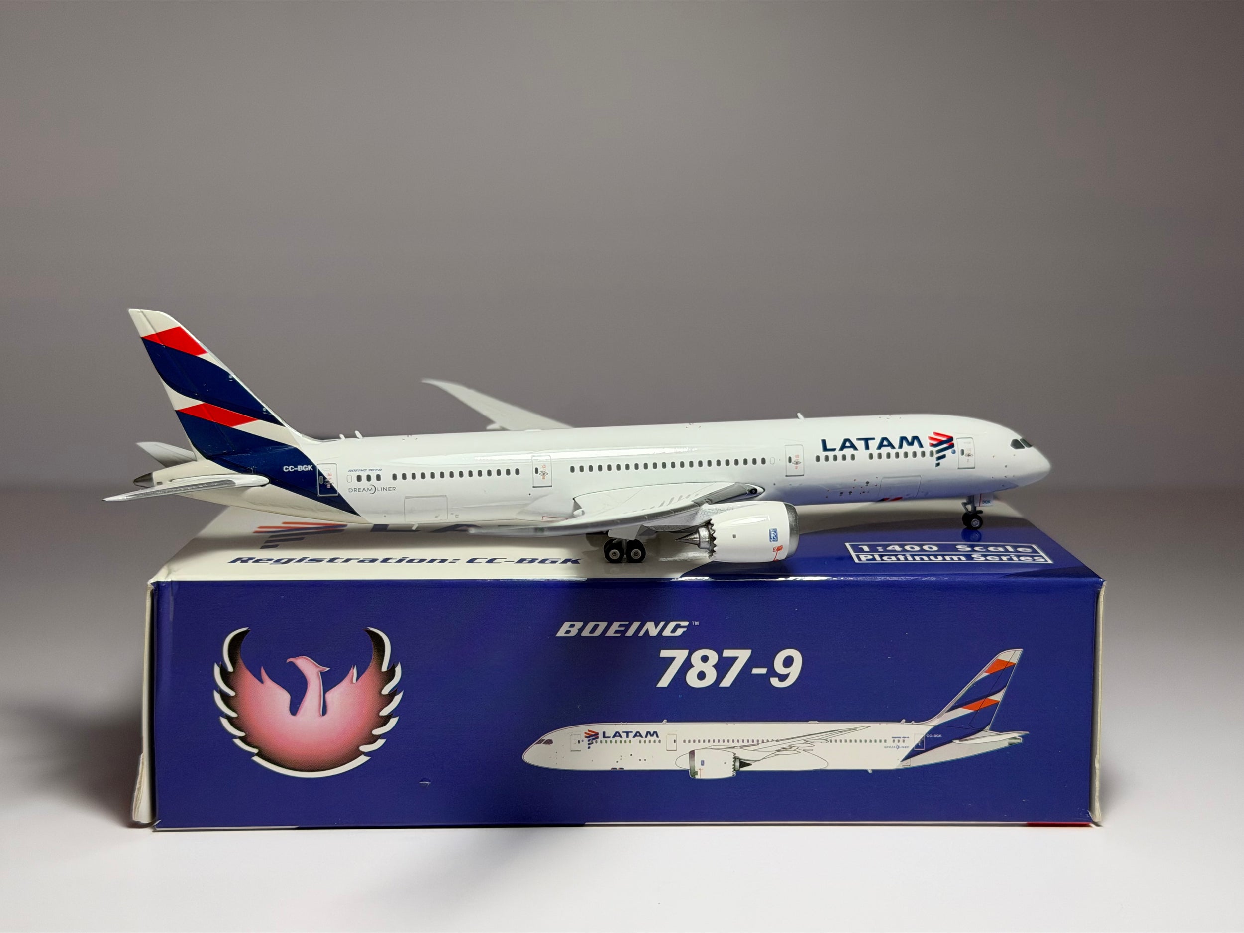 Phoenix Model 1:400 LATAM Boeing 787-9 CC-BGK PH411273