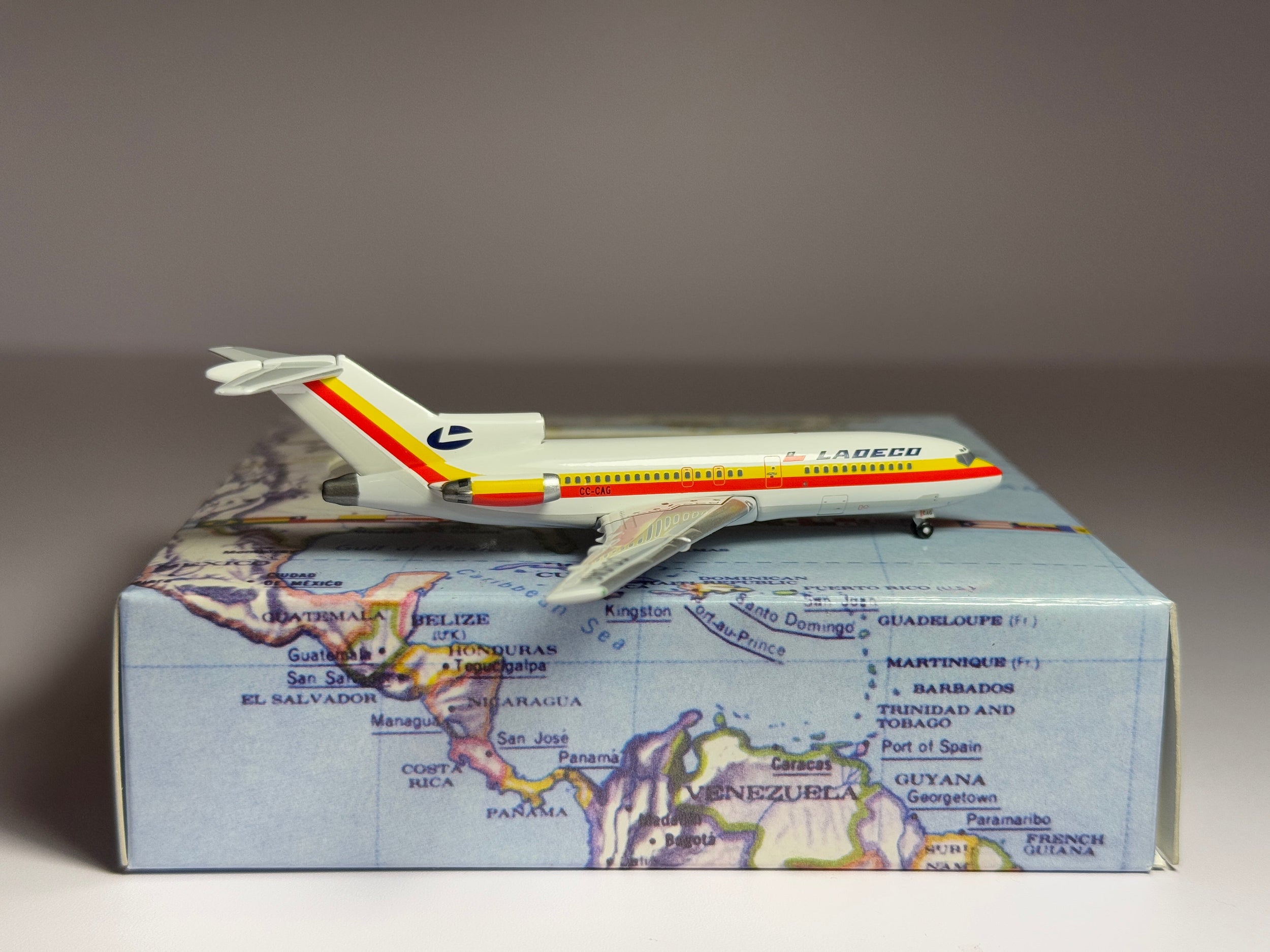 Aeroclassics 1:400 Ladeco Boeing 727-100 CC-CAG old colors ACCCCAG