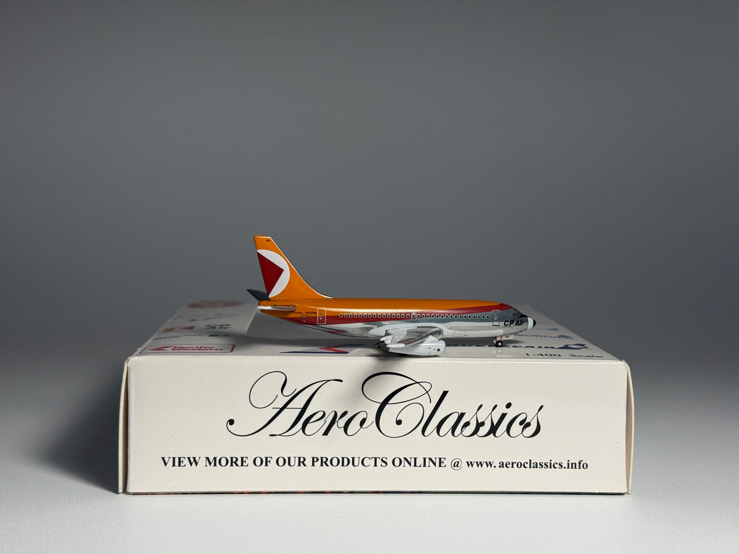Aeroclassics 1:400 CP Air Boeing 737-200 CF-CPB ACCFCPB