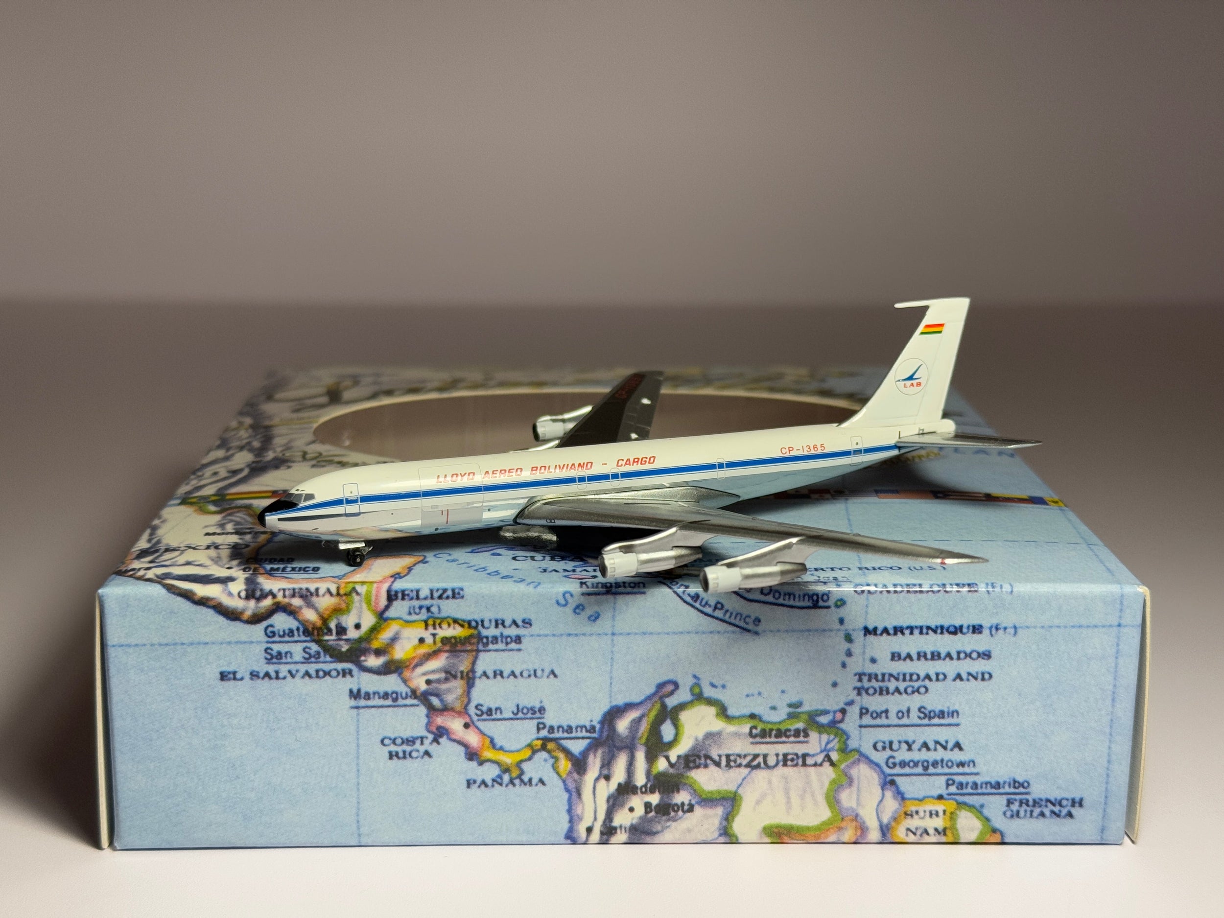 Aeroclassics 1:400 Lloyd Aero Boliviano Cargo Boeing 707-320F CP-1365 ACCP1365