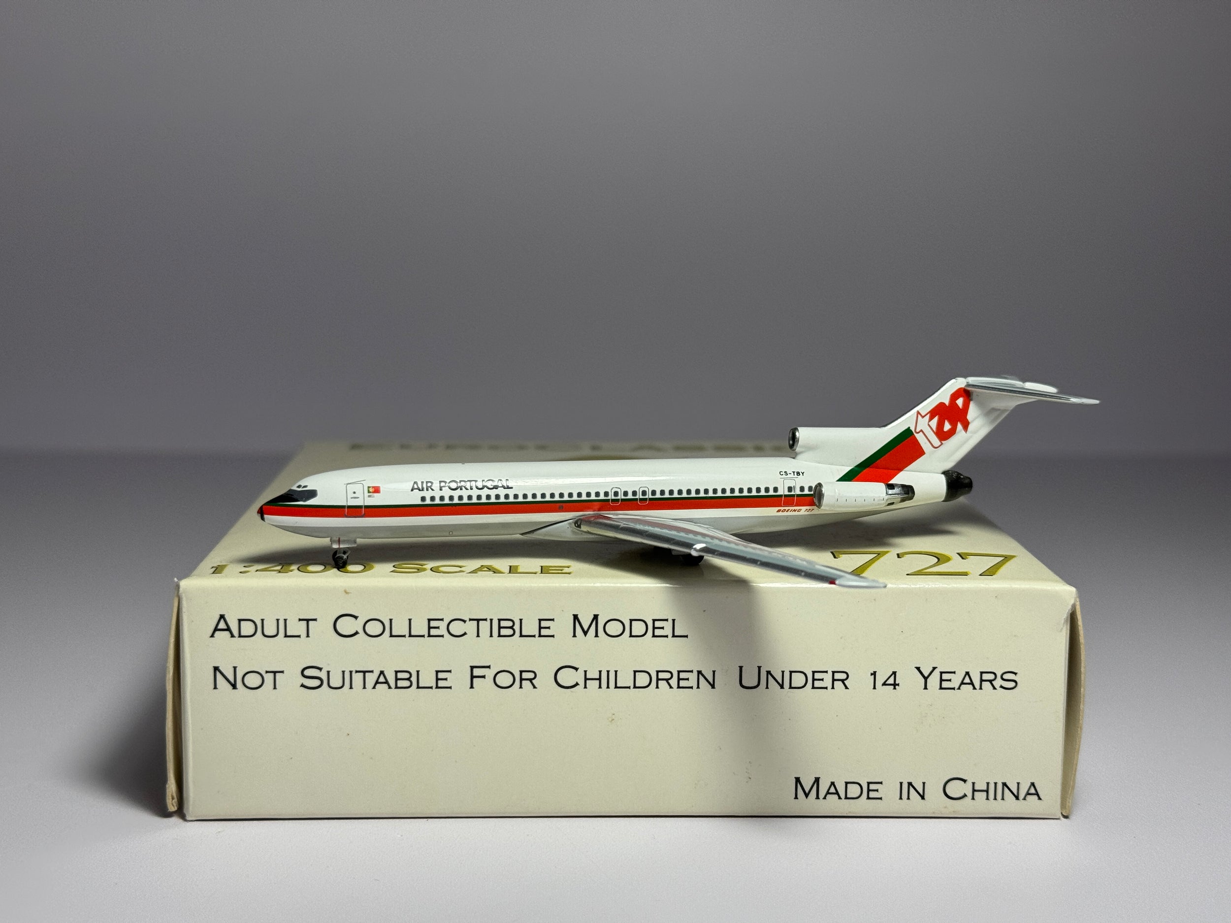 Aeroclassics 1:400 TAP Air Portugal Boeing 727-200 CS-TBY 1980s colors ACCSTBY