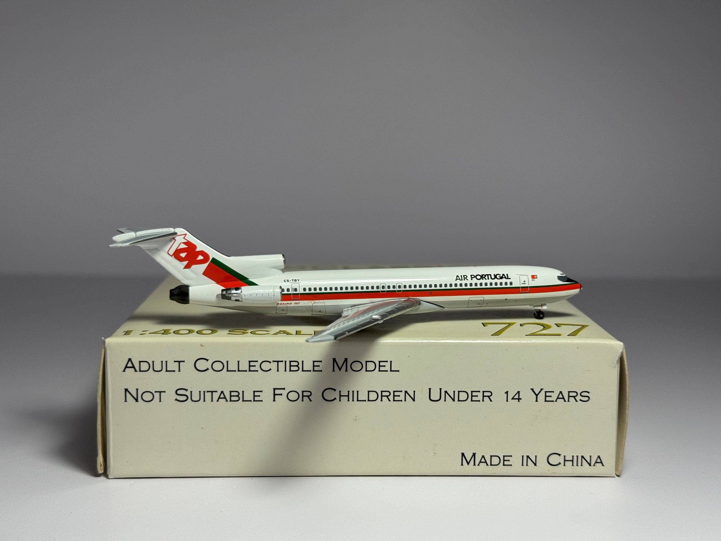 Aeroclassics 1:400 TAP Air Portugal Boeing 727-200 CS-TBY 1980s colors ACCSTBY