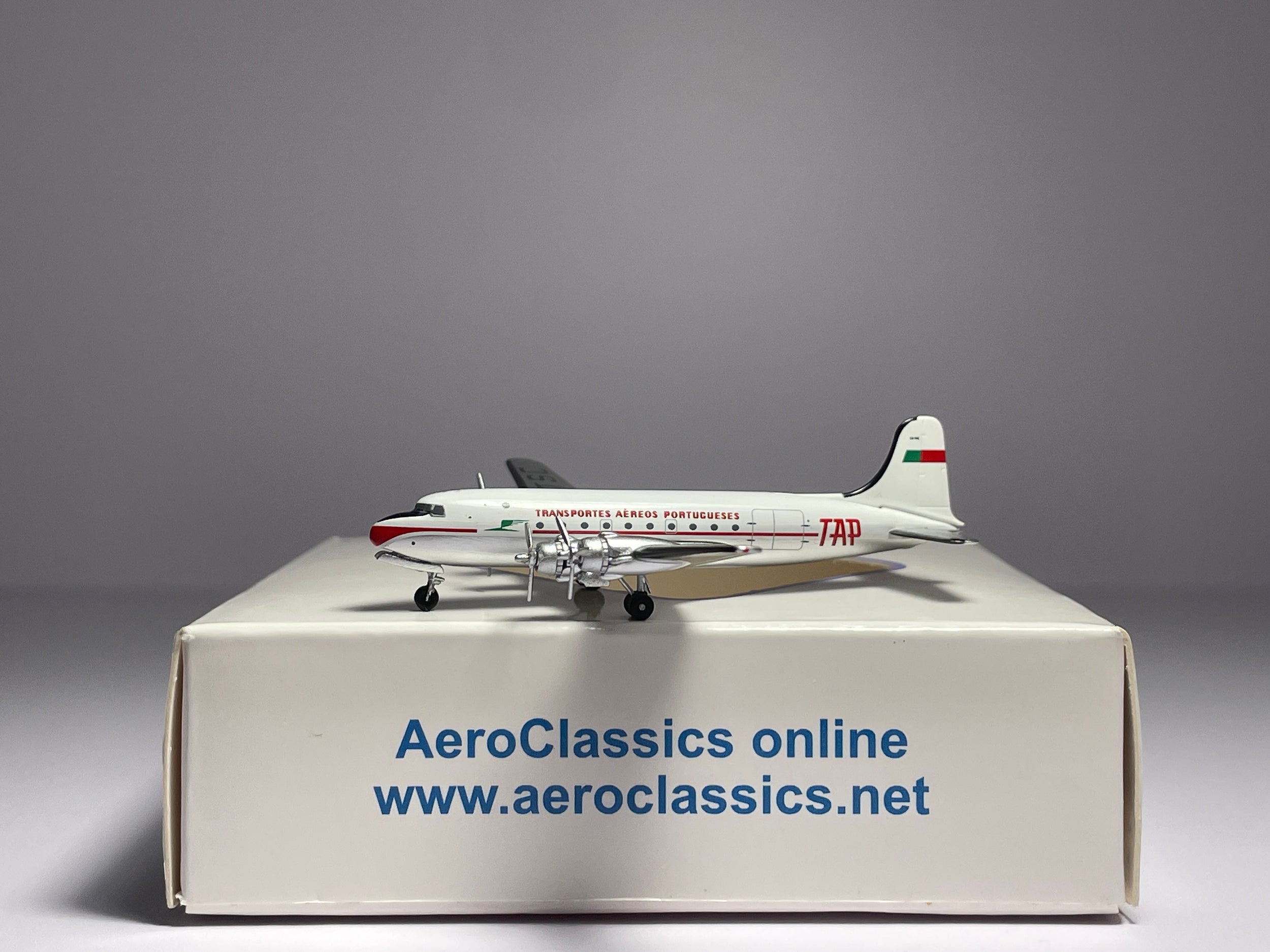 Aeroclassics 1:400 TAP Air Portugal Douglas C-54A CS-TSC ACCSTSC