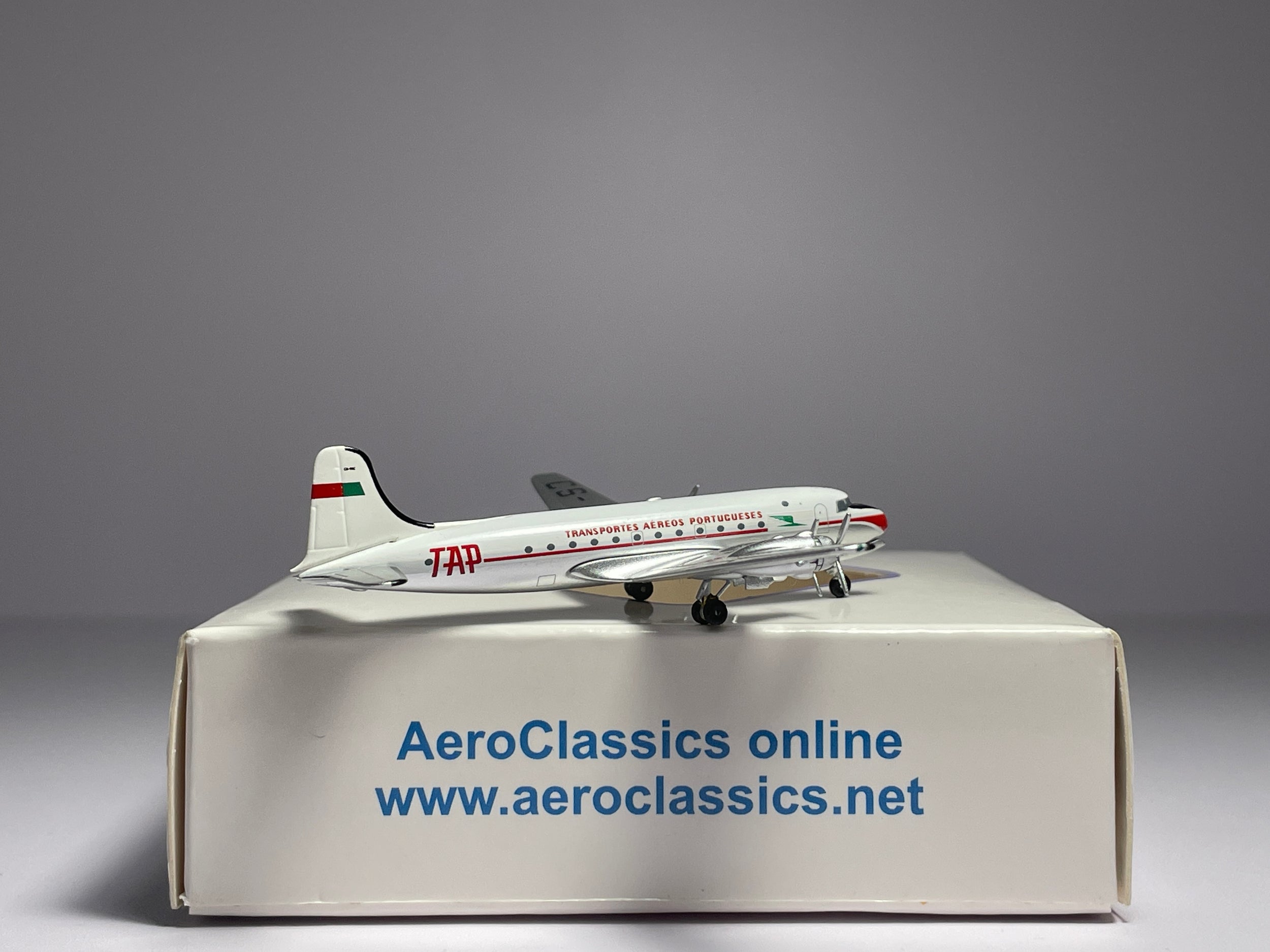 Aeroclassics 1:400 TAP Air Portugal Douglas C-54A CS-TSC ACCSTSC