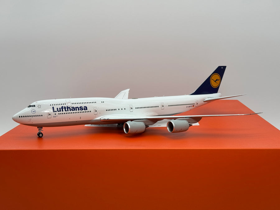 JC Wings 1:200 Lufthansa Boeing 747-8i D-ABYR old colors EW2748003